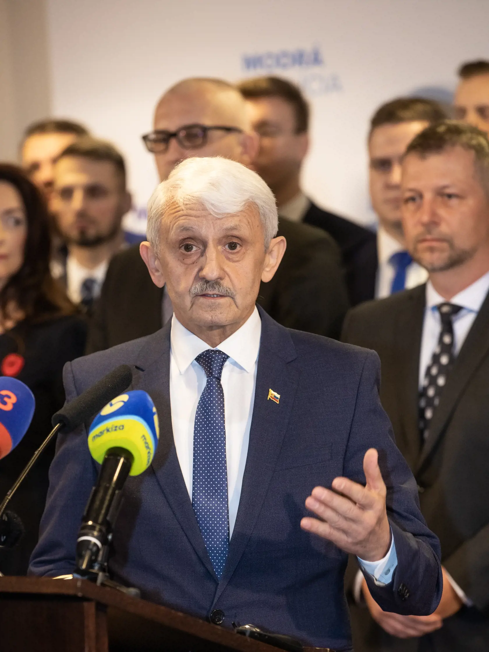 Na snímke je Mikuláš Dzurinda, ktorý predstavuje nový politický projekt s názvom Modrá koalícia na tlačovej konferencii v Bratislave.