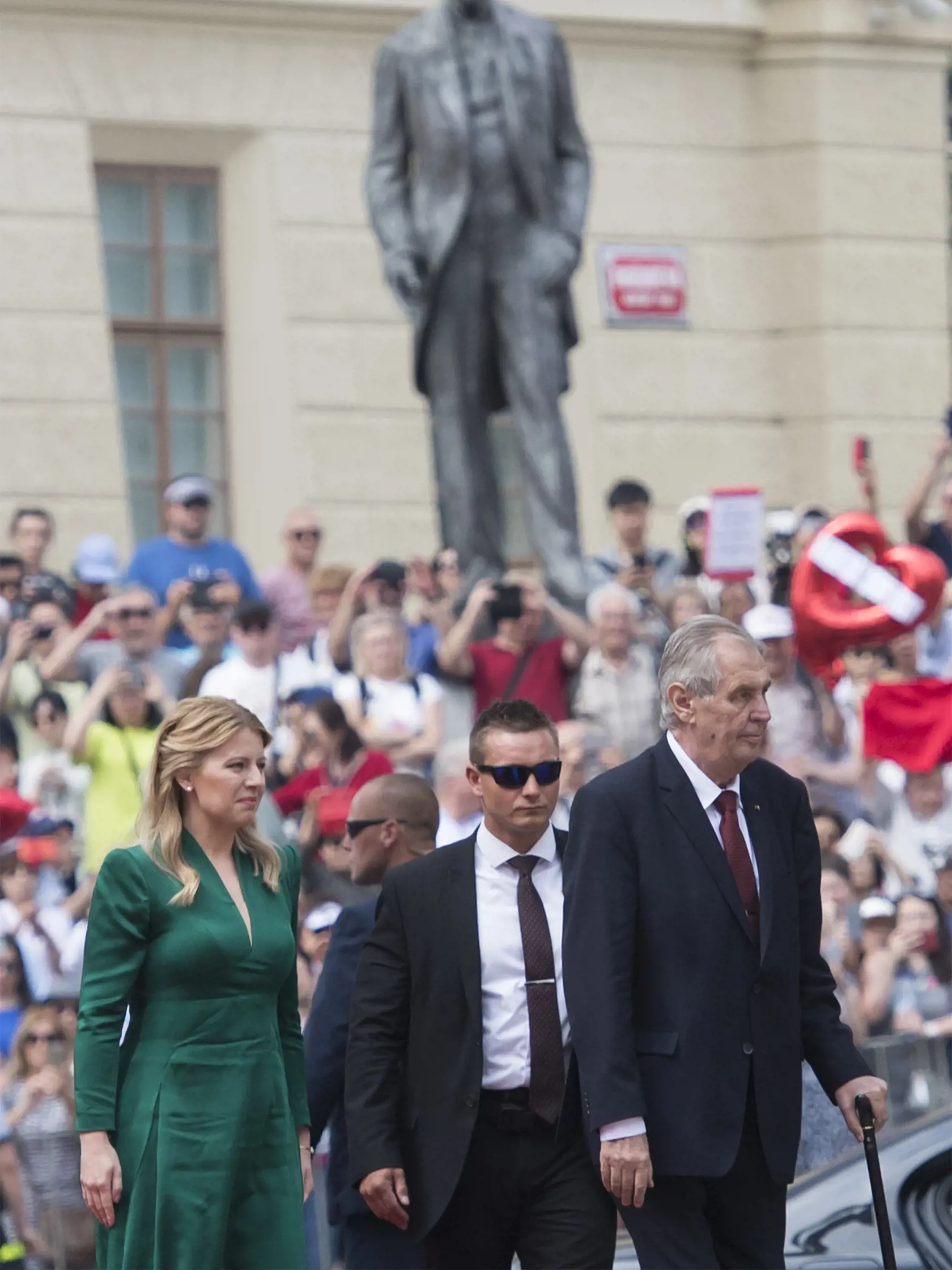 Prezidentka Zuzana Čaputová odcestovala do Prahy. Slovenská hlava štátu tým začala oficiálny program svojej prvej zahraničnej návštevy, ktorá sa podľa tradície koná v susednej Českej republike.