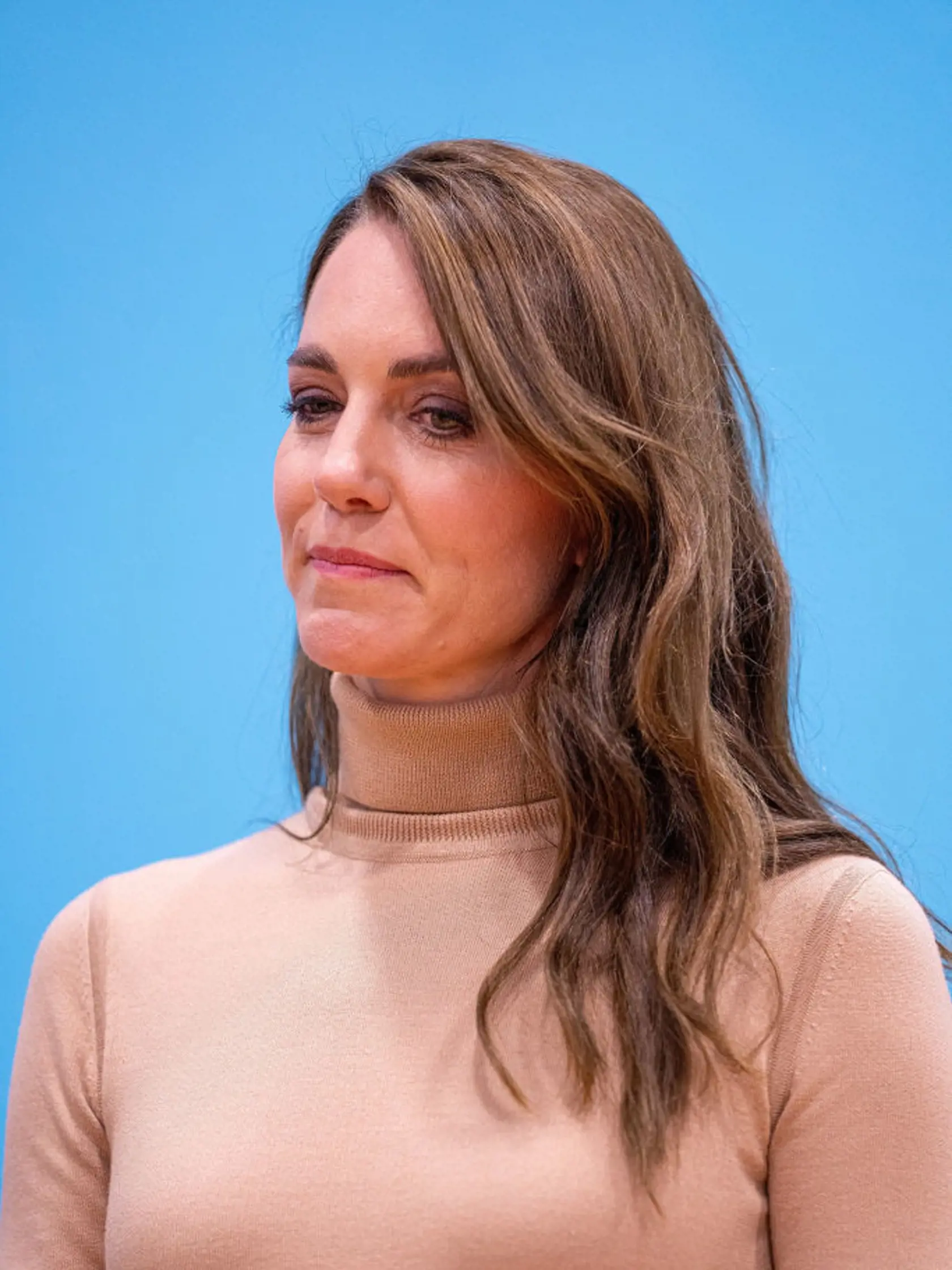 Princezná Kate oslnila v elegantnom outfite v prírodných tónoch.