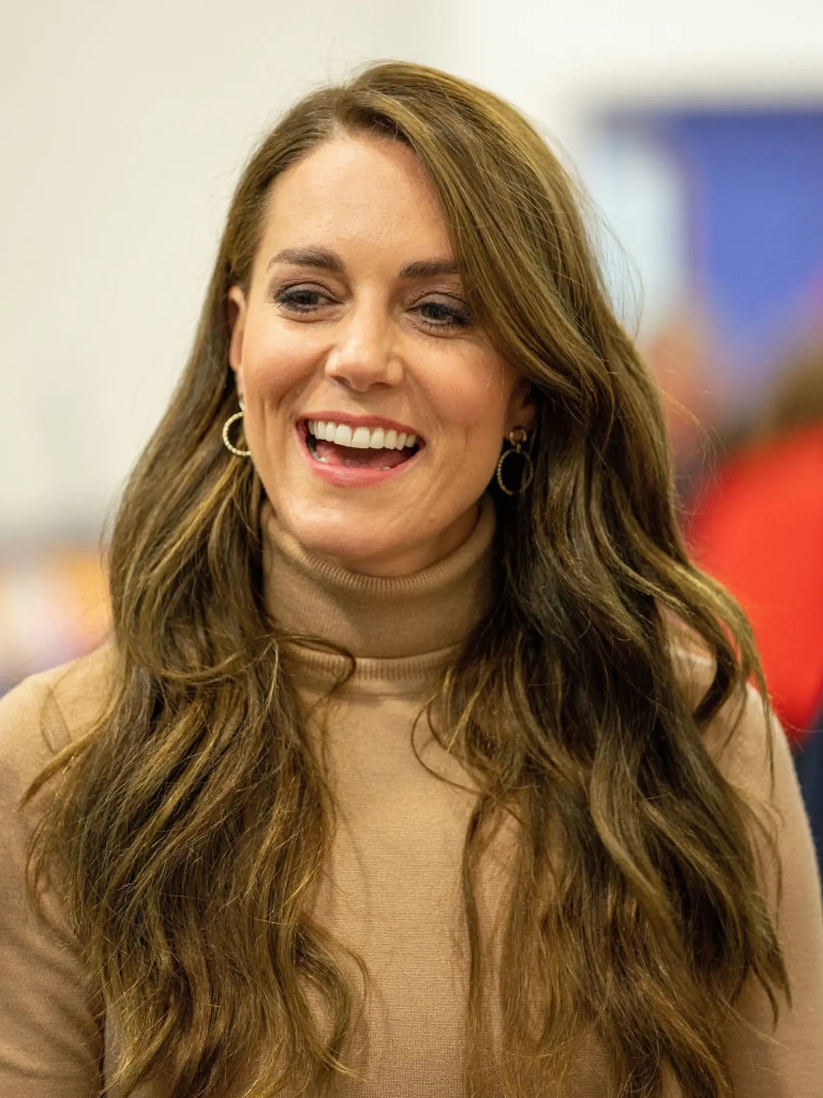 Princezná Kate oslnila v elegantnom outfite v prírodných tónoch.