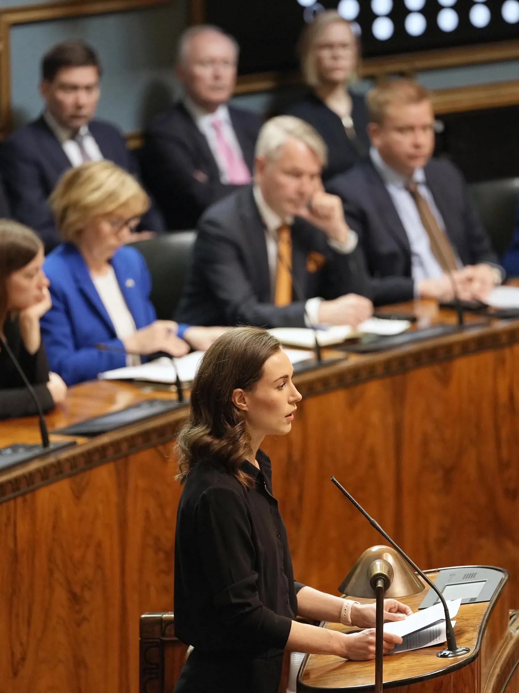 JB 27 Helsinki - Fínska premiérka Sanna Marinová počas prejavu v parlamente v Helsinkách 16. mája 2022. Poslanci fínskeho parlamentu budú diskutovať o rozhodnutí vlády podať žiadosť o členstvo v NATO. FOTO TASR/AP

Prime Minister of Finland Sanna Marin talks in front of government members at the Finnish Parliament in Helsinki, Finland, Monday, May 16, 2022. Finland's lawmakers debate about rapidly applying for NATO membership, paving the way for a historic expansion of the alliance that could de