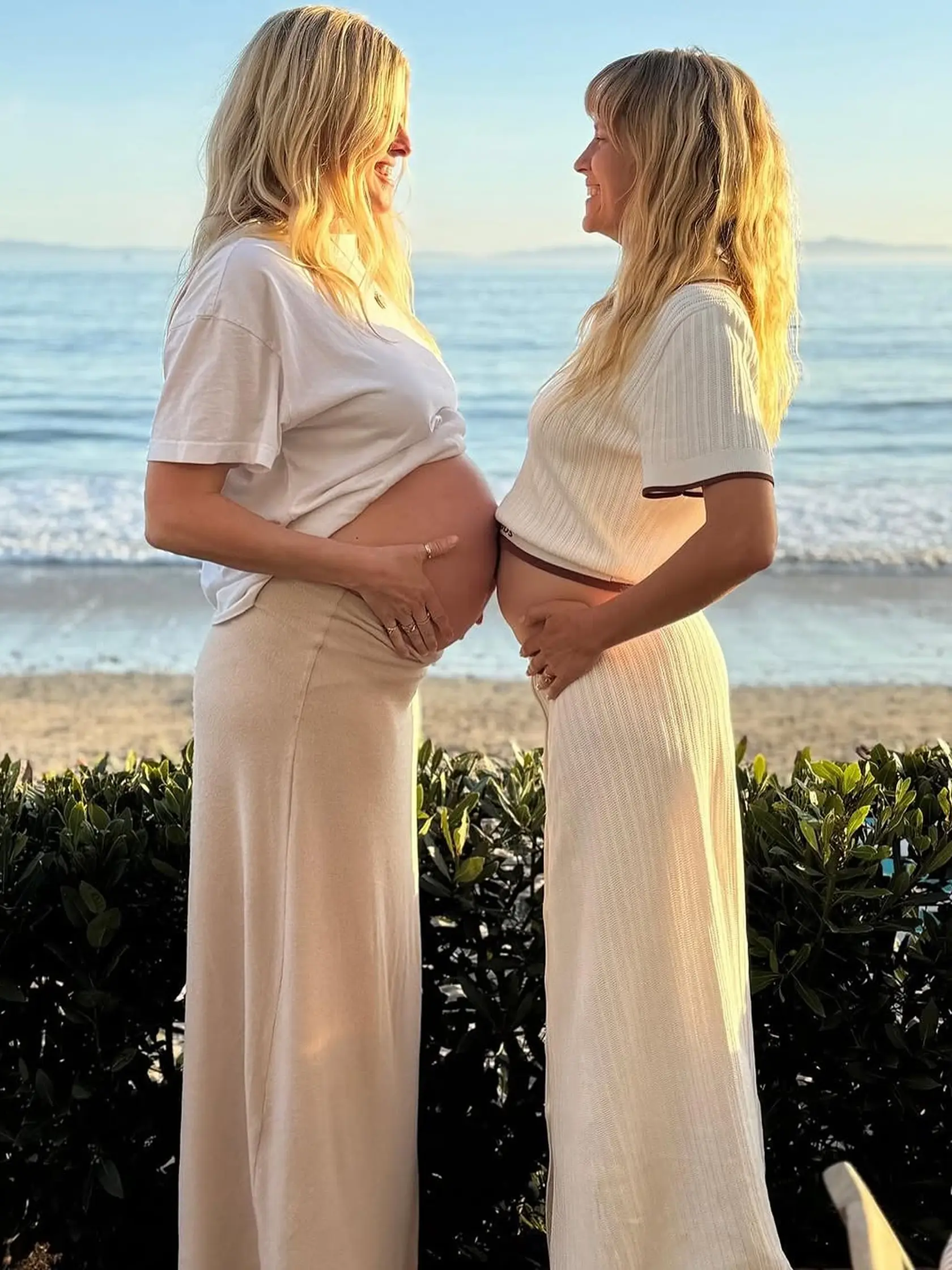 Herečky Teresa Palmer (39) a Sarah Wright Olsen (41) sú najlepšie priateľky a majú podcast Your Zen Mama, kde riešia všetky radosti a strasti rodičovstva. Momentálne sú obe v radostnom očakávaní.
