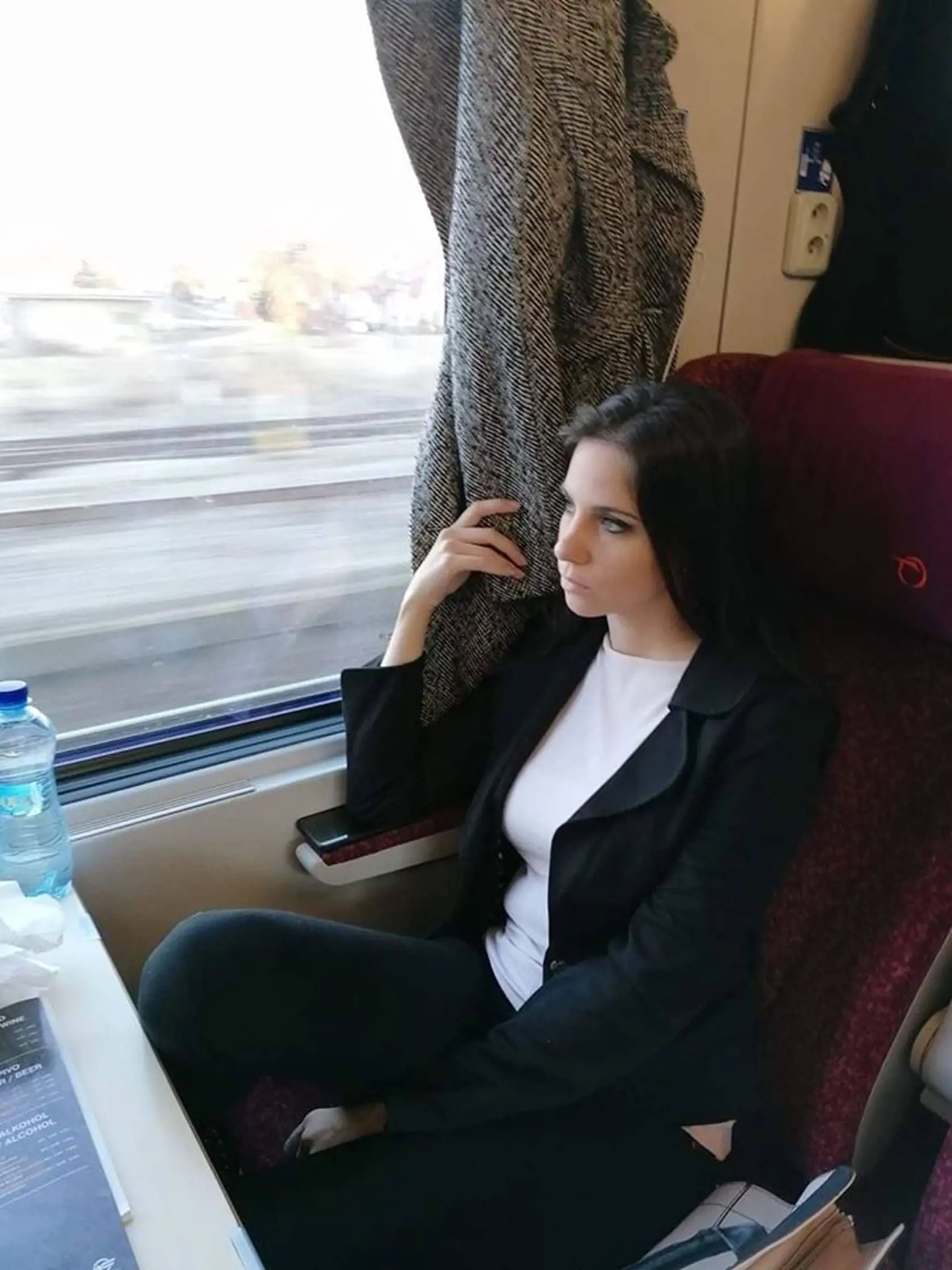 Monika Brdárska vo vlaku cestou do Košíc zo stretnutia v Bratislave. Do smiechu jej nebolo.