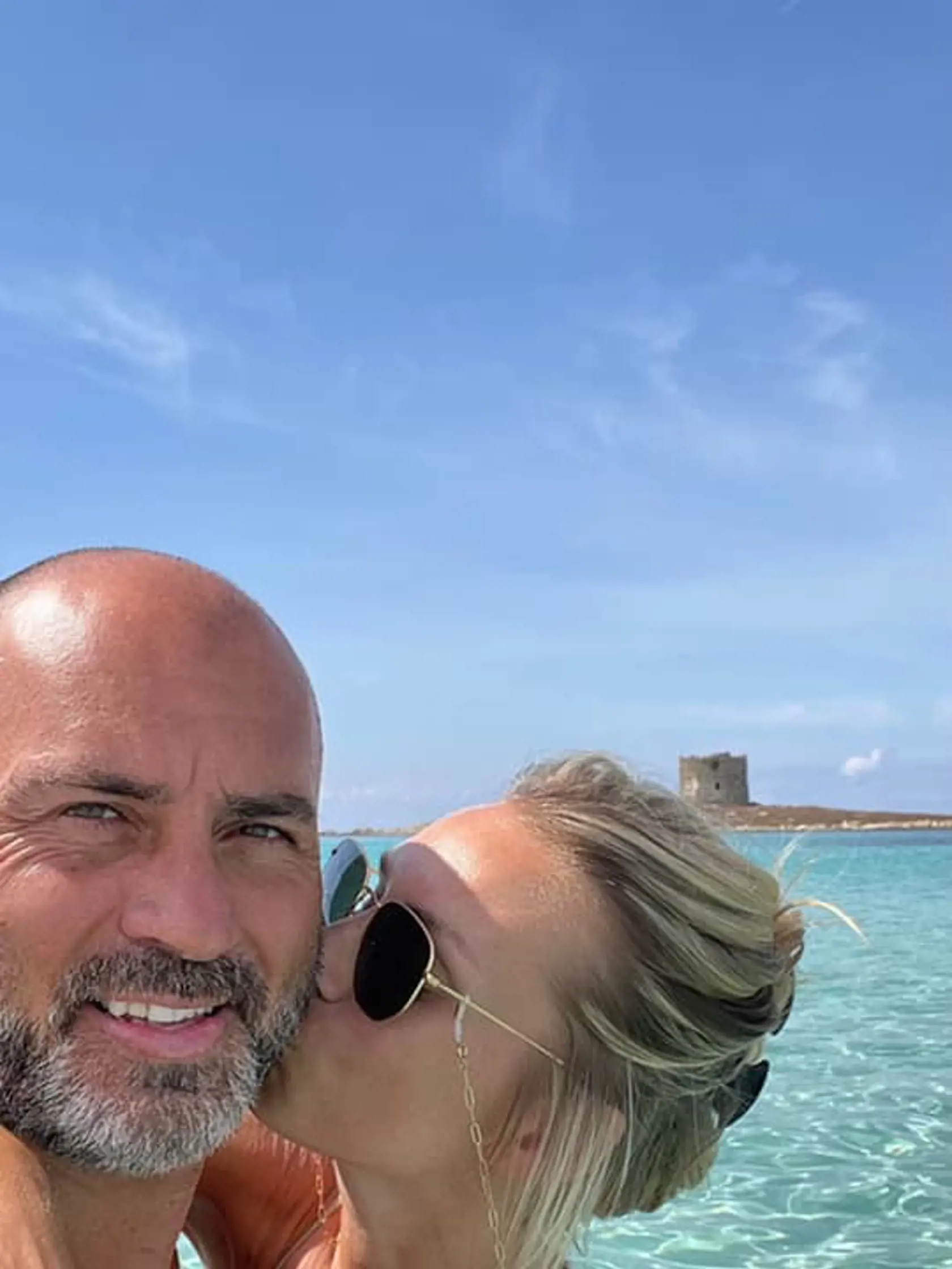 Andrea Ena s Adrianou Pospisilovou. Miesto: Spiaggia La Pelosa - Stintino.