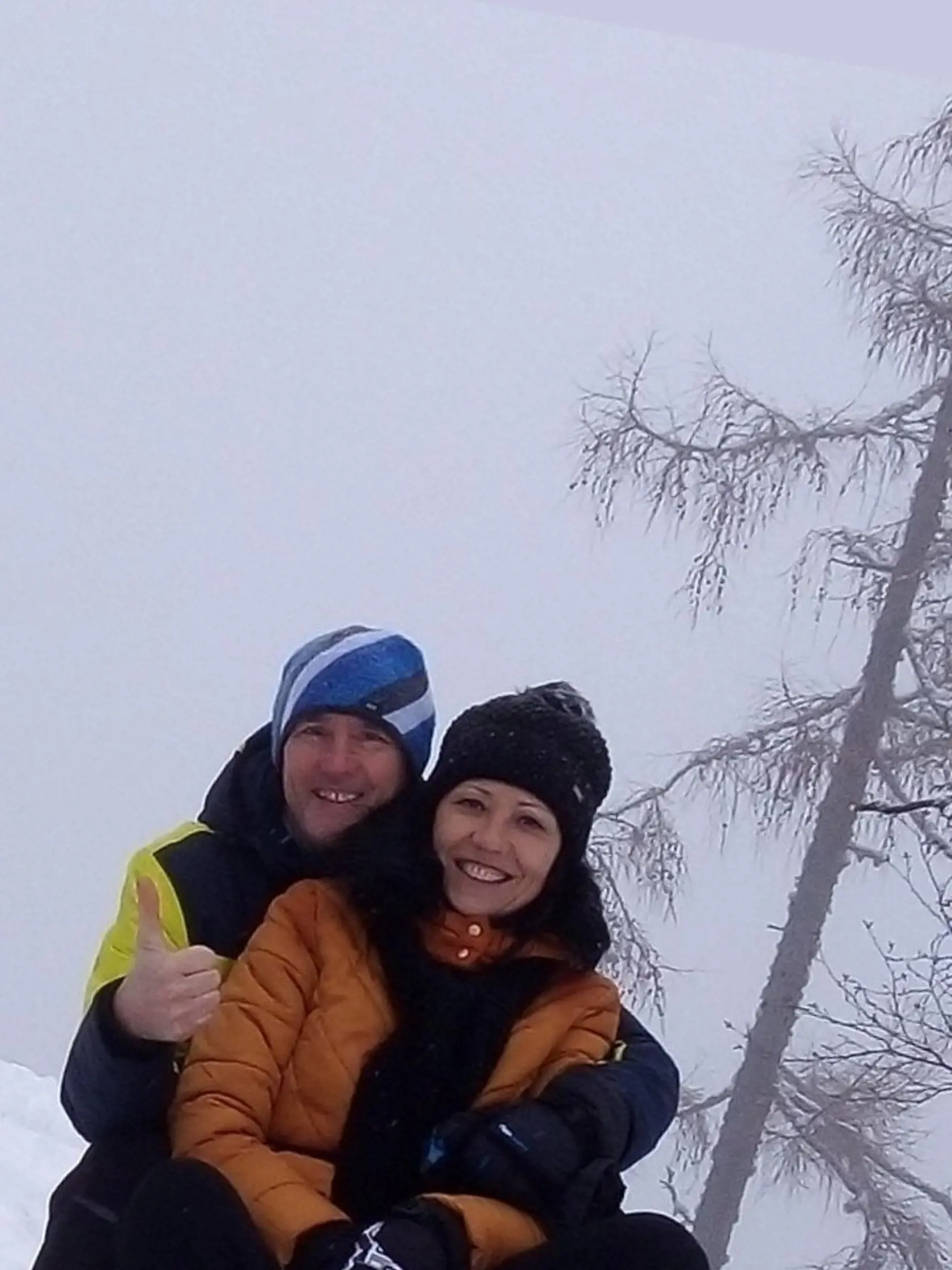 Silvia Macáková sa teší s rodinou nielen zo snehu, ale aj z prírodného klziska. Ej, to už len tak nevidieť!