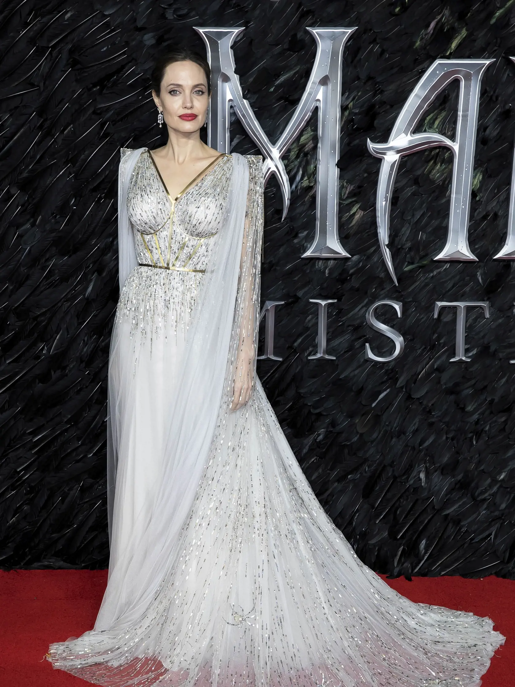 Na snímke americká herečka Angelina Jolieová prichádza na európsku premiéru filmu Vládkyňa zla 2 (Maleficent Mistress of Evil) v Londýne 9. októbra 2019. FOTO TASR/AP