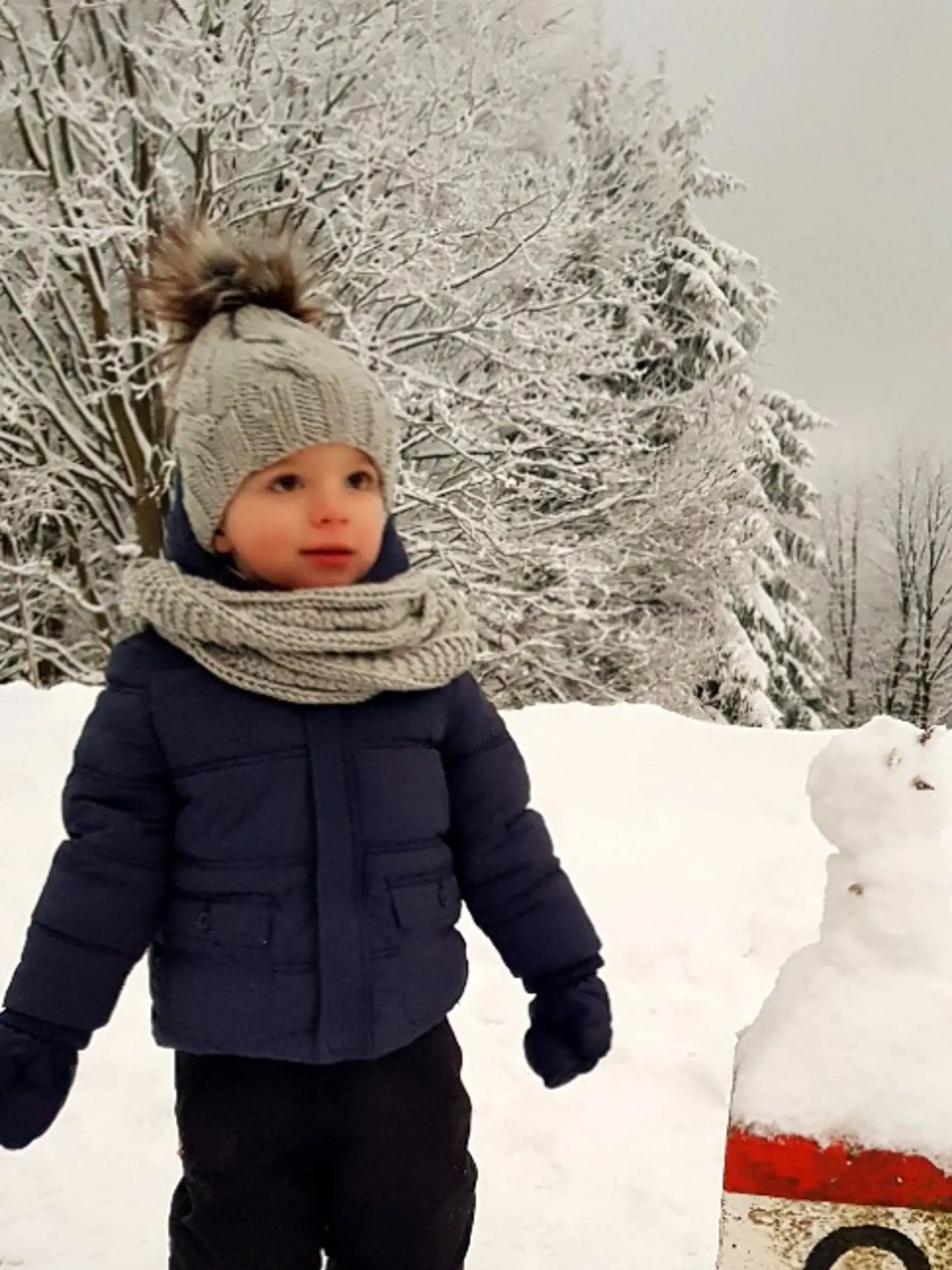 Daniela Valentínyová sa pochválila fotkami vnúčika Matejka Moleja z Bratislavy, ktorý bol so svojimi rodičmi na sánkovačke na Portáši a fotografia so sánkami je zase urobená na Zochovej chate.