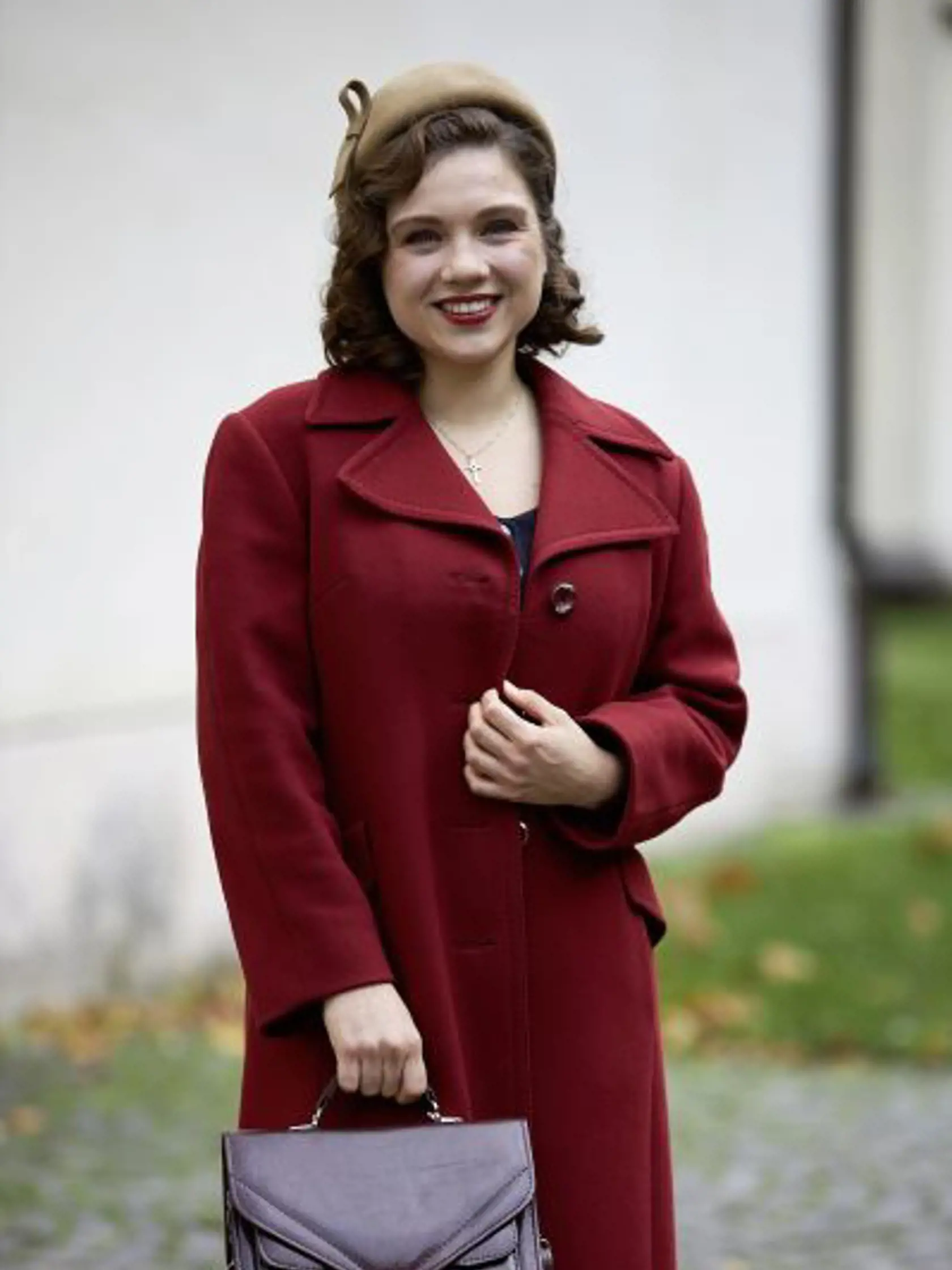 Lesana Krausková ako Alenka v seriáli Dunaj k vašim službám