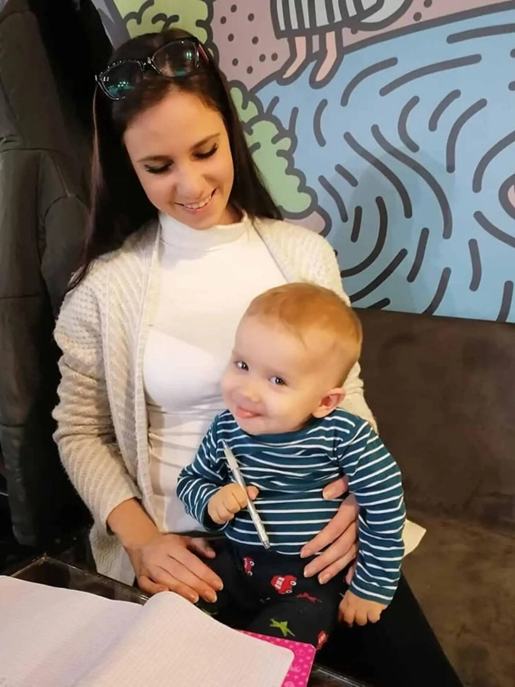 Monika Brdárska, mama Alexa verí, že sa im podarí nazbierať potrebnú sumu na kúpu lieku včas a svojmu synovi pomôže postaviť sa na nohy.