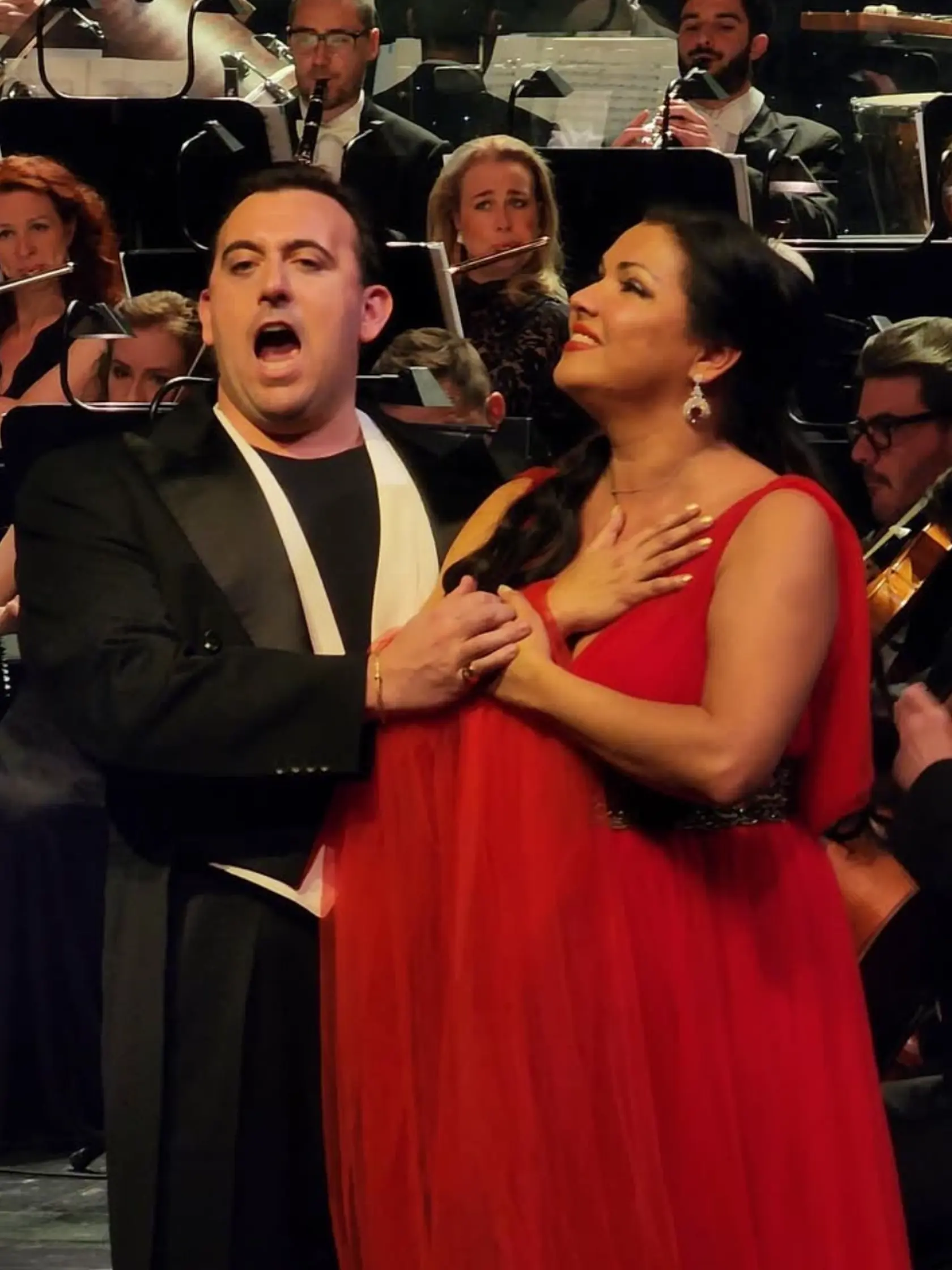 Anna Netrebko v Bratislave: Po jej boku si zaspieval mladý tenor Freddie De Tommaso, hosťovala aj Terézia Kružluaková a orchester dirigoval  Michelangelo Mazza.