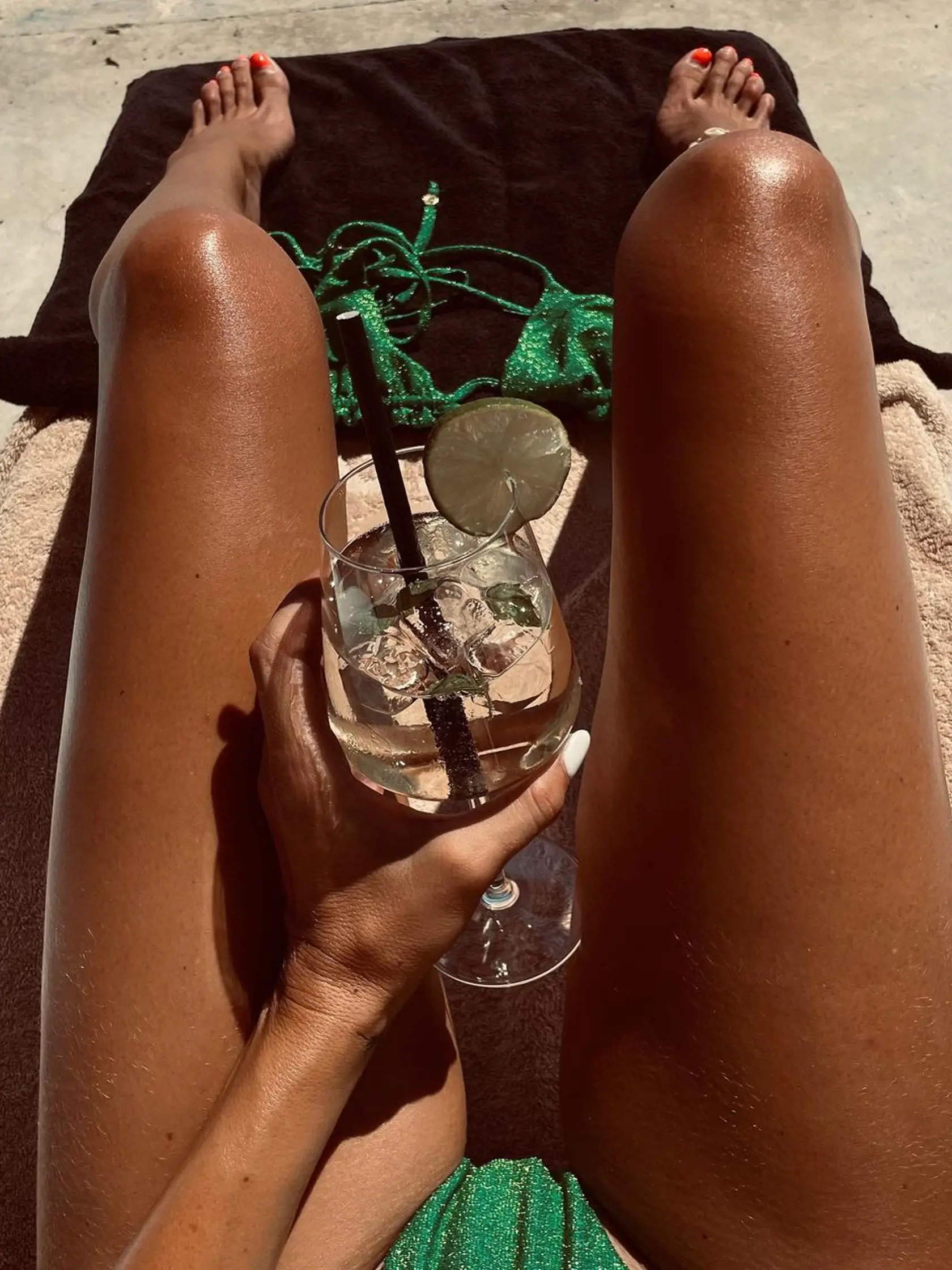 Pikantný pozdrav Šebestovej - ľadový drink medzi nohami.