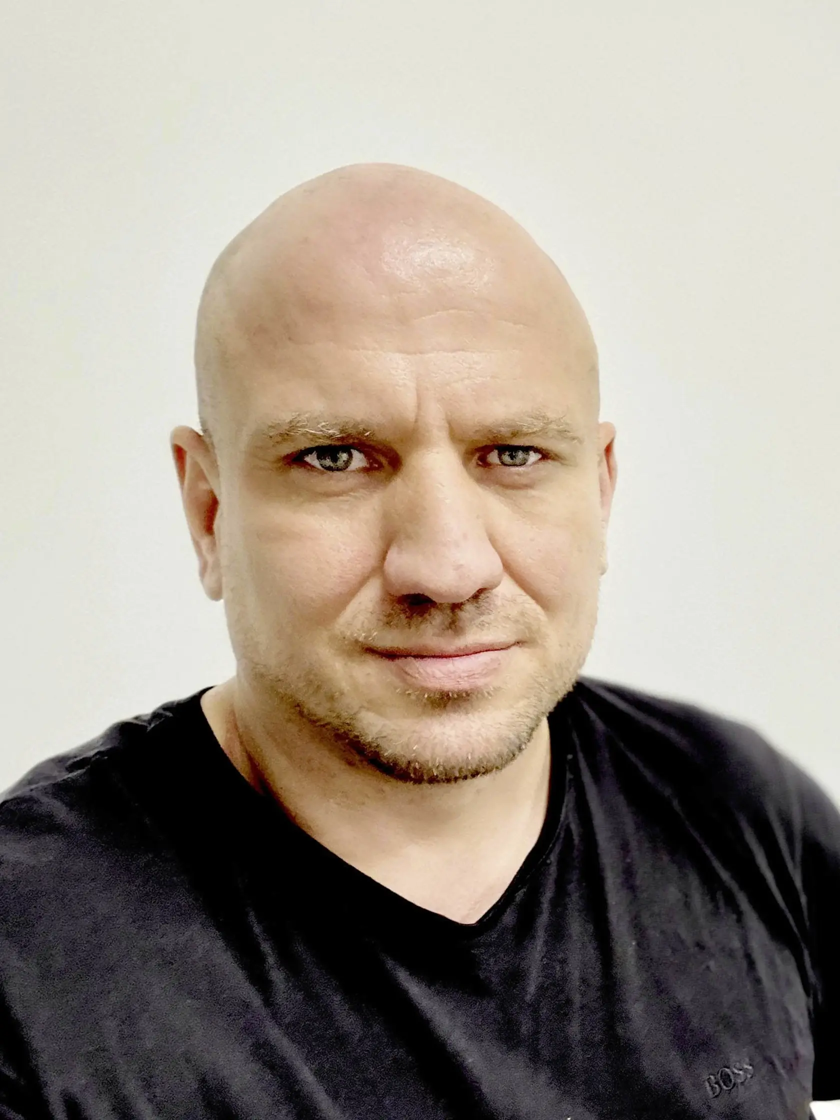 Roman okrem osobného trénerstva, trénuje ženský MMA - kondičný box. 