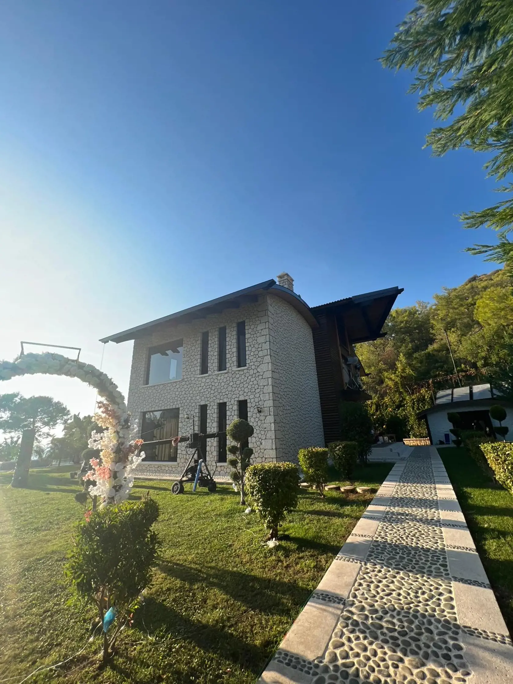 Ruža pre nevestu. Natáčalo sa v Turecku na tomto krásnom mieste. Dievčatá bývali v tejto krásnej vile.