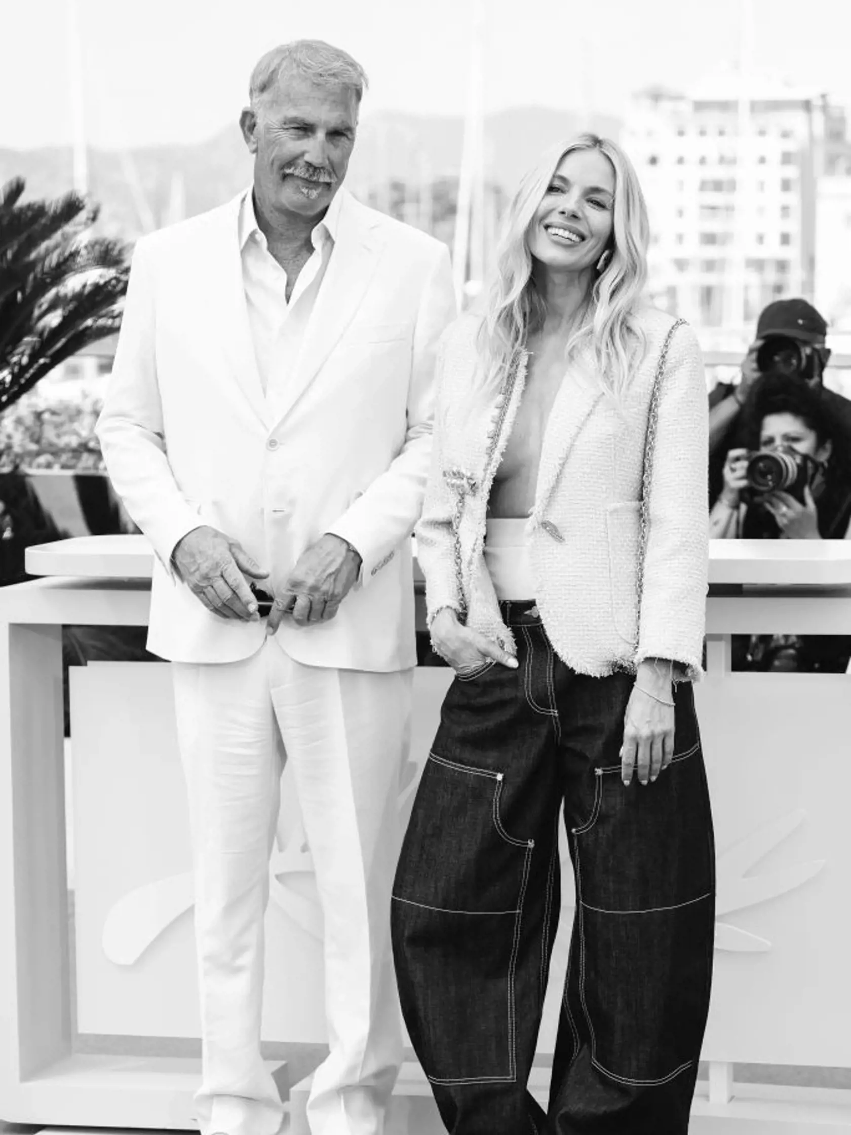 Kevin Costner a herečka Sienna Miller: Hrajú spolu vo v filme Horizon: An American Saga.