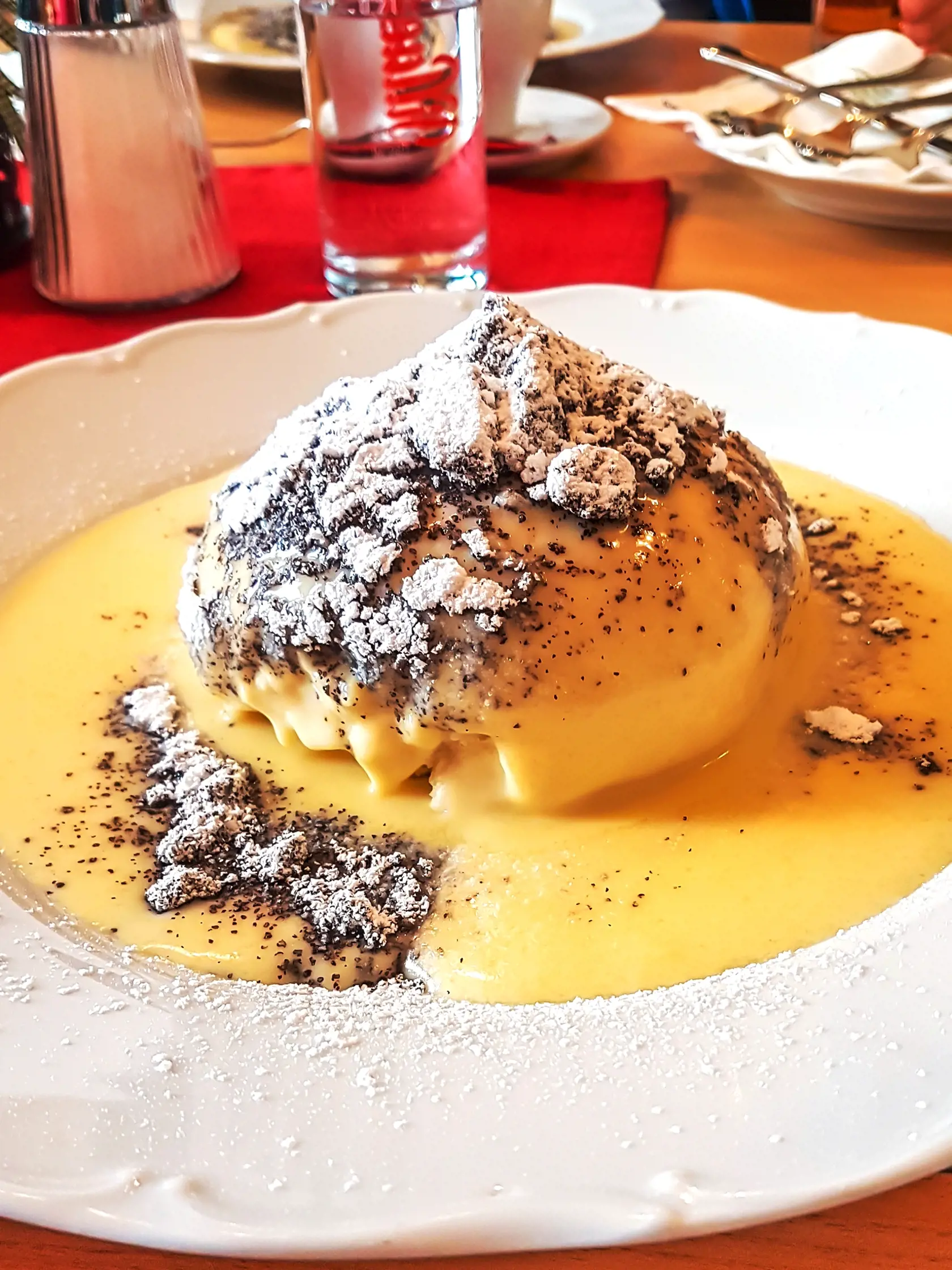 Germknödel s vanilkovou omáčkou