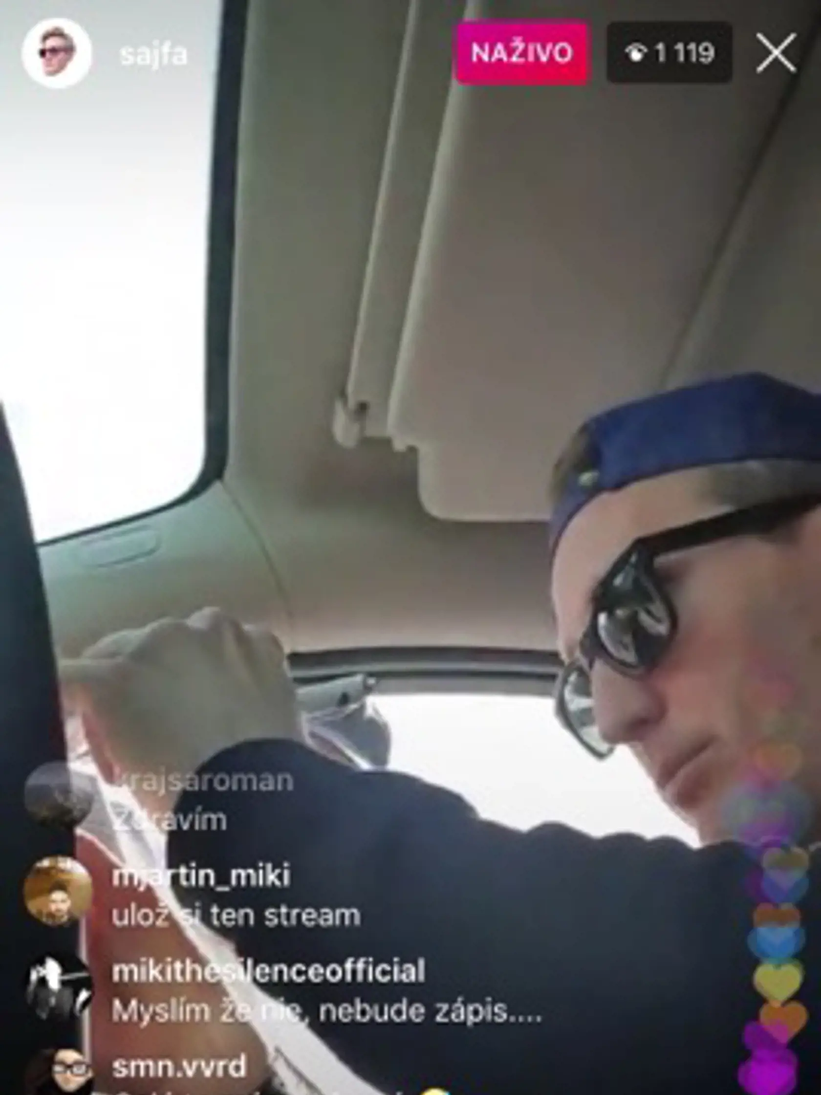 Sajfu chytili policajti za stream za volantom.