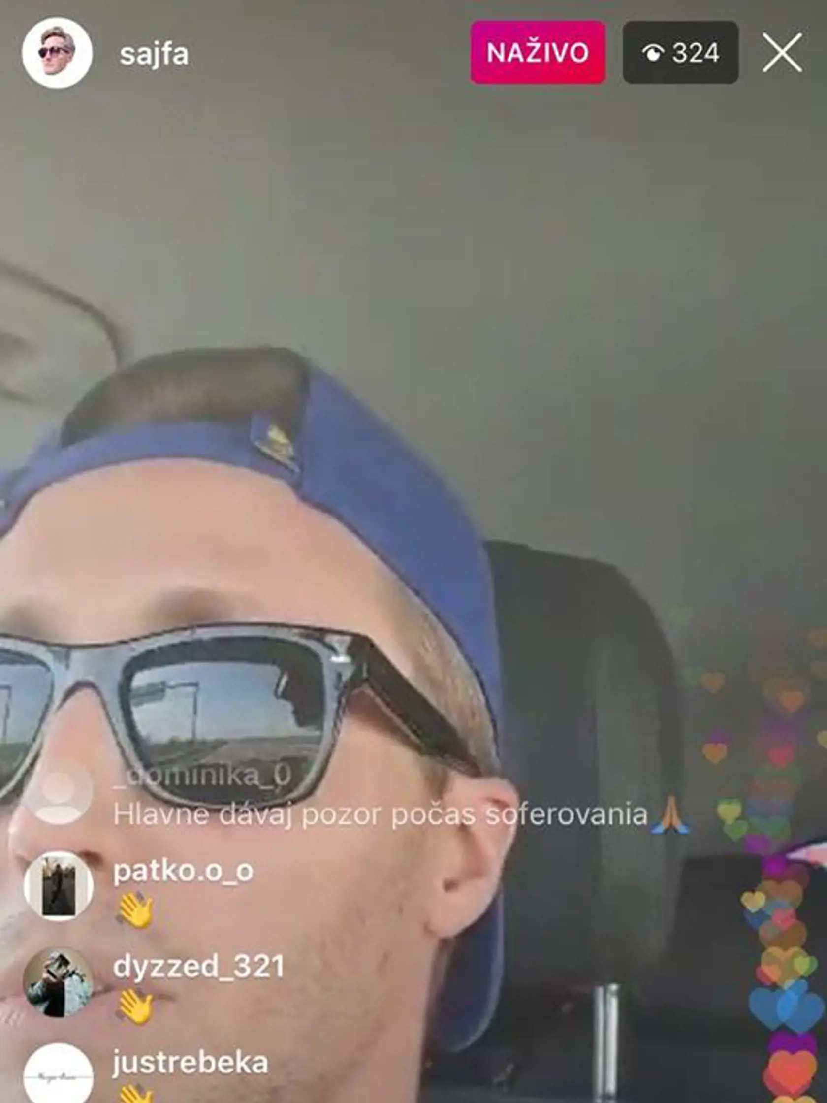 Sajfu chytili policajti za stream za volantom.