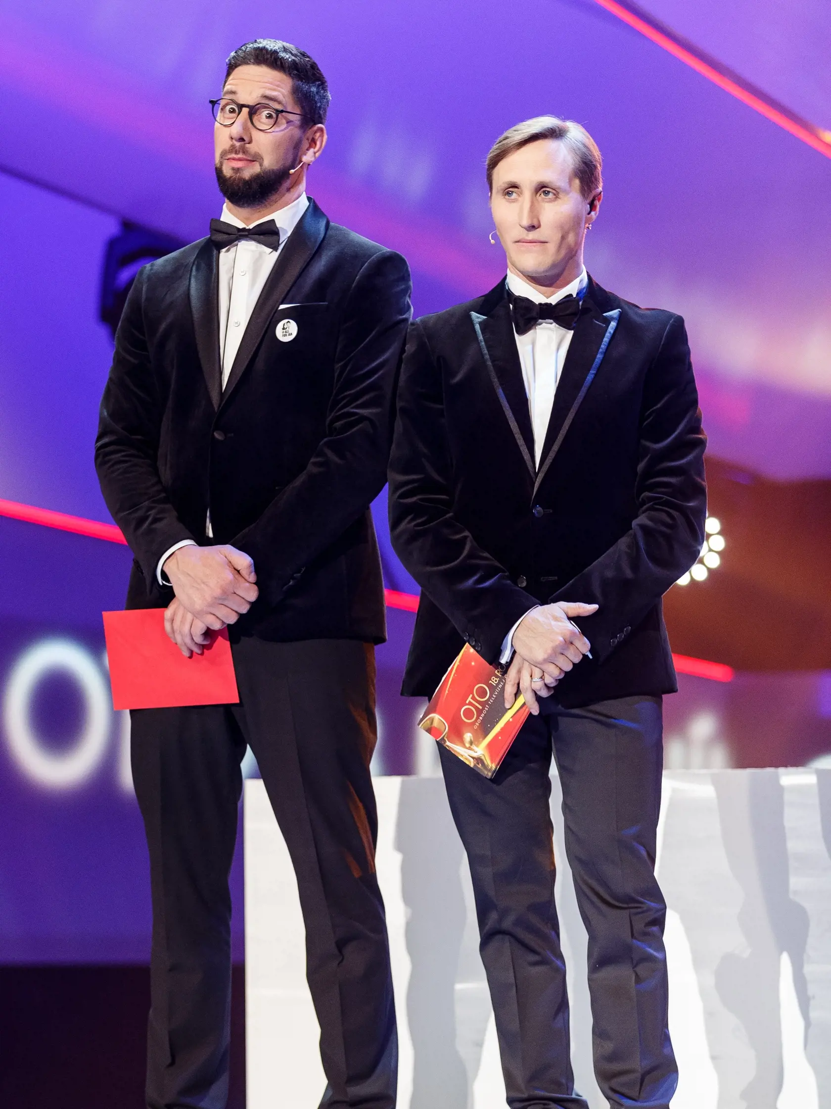 Na snímke herec Juraj Šoko Tabaček a moderátor Matej Sajfa Cifra počas slávnostného vyhlasovania ankety Osobnosť televíznej obrazovky 2018 v budove Slovenského národného divadla.