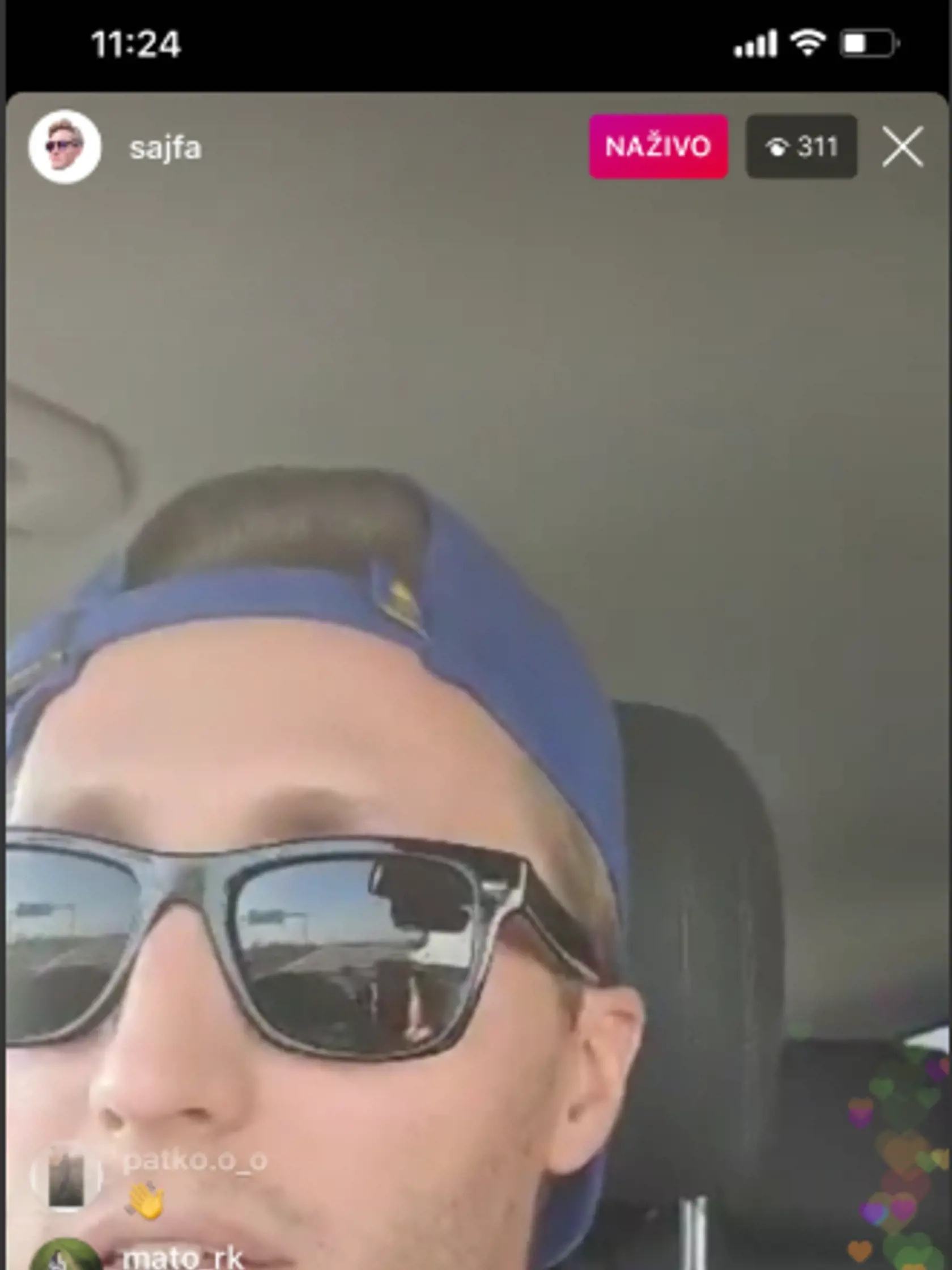 Sajfu chytili policajti za stream za volantom.