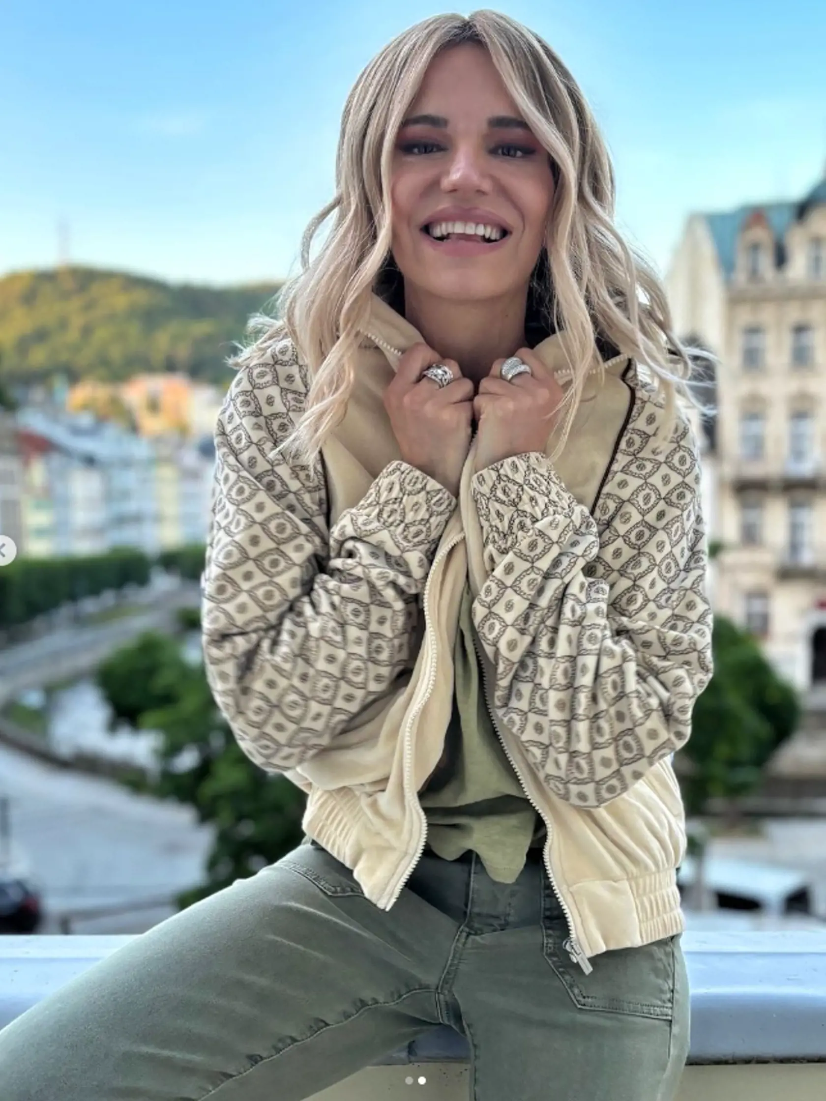 Hejteri Dare napísala, že na týchto fotkách vyzerá ako Brigitte Macron.