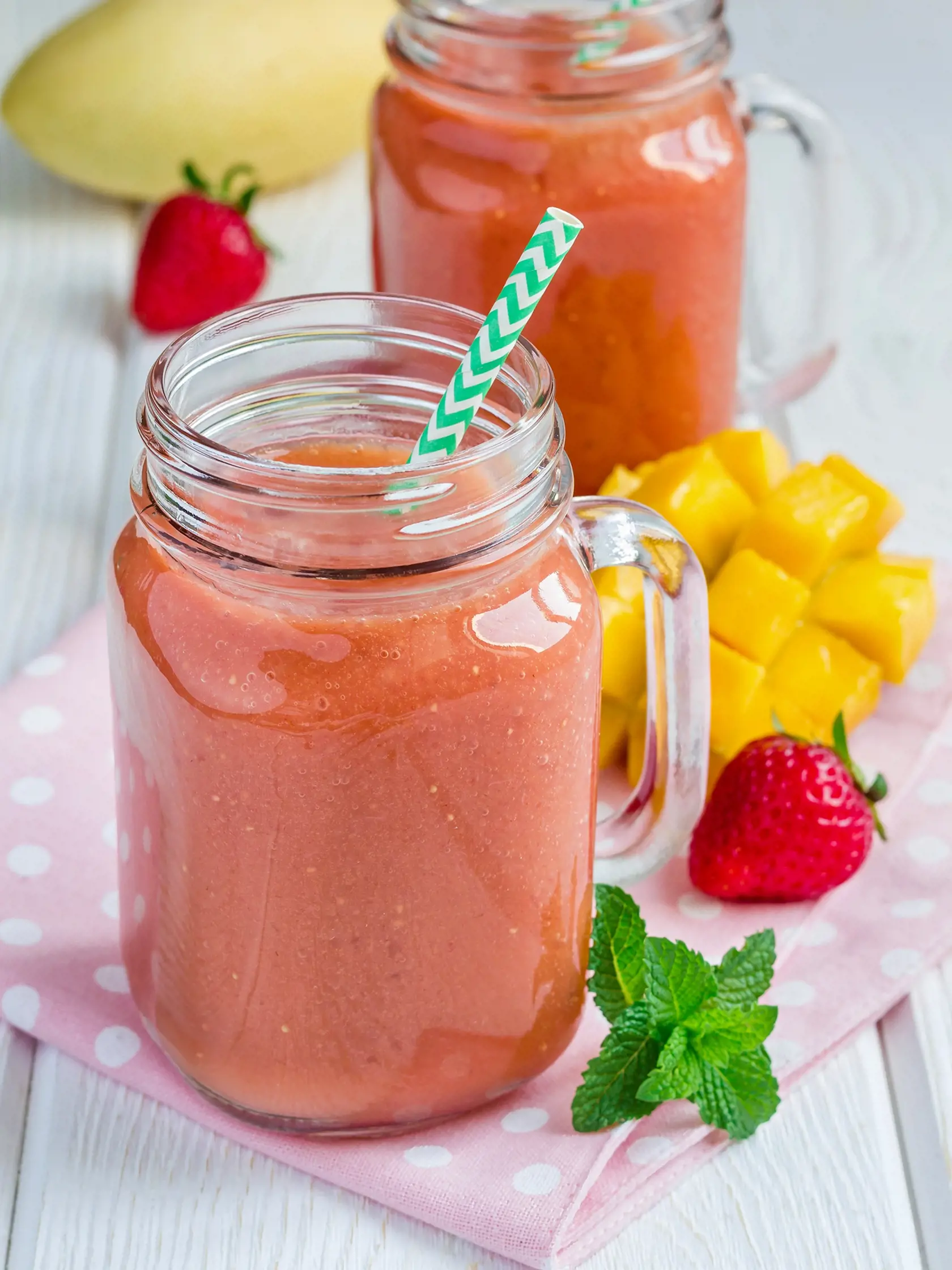 Healthy,Smoothie,With,Strawberry,,Mango,And,Banana,In,Glass,Jars
