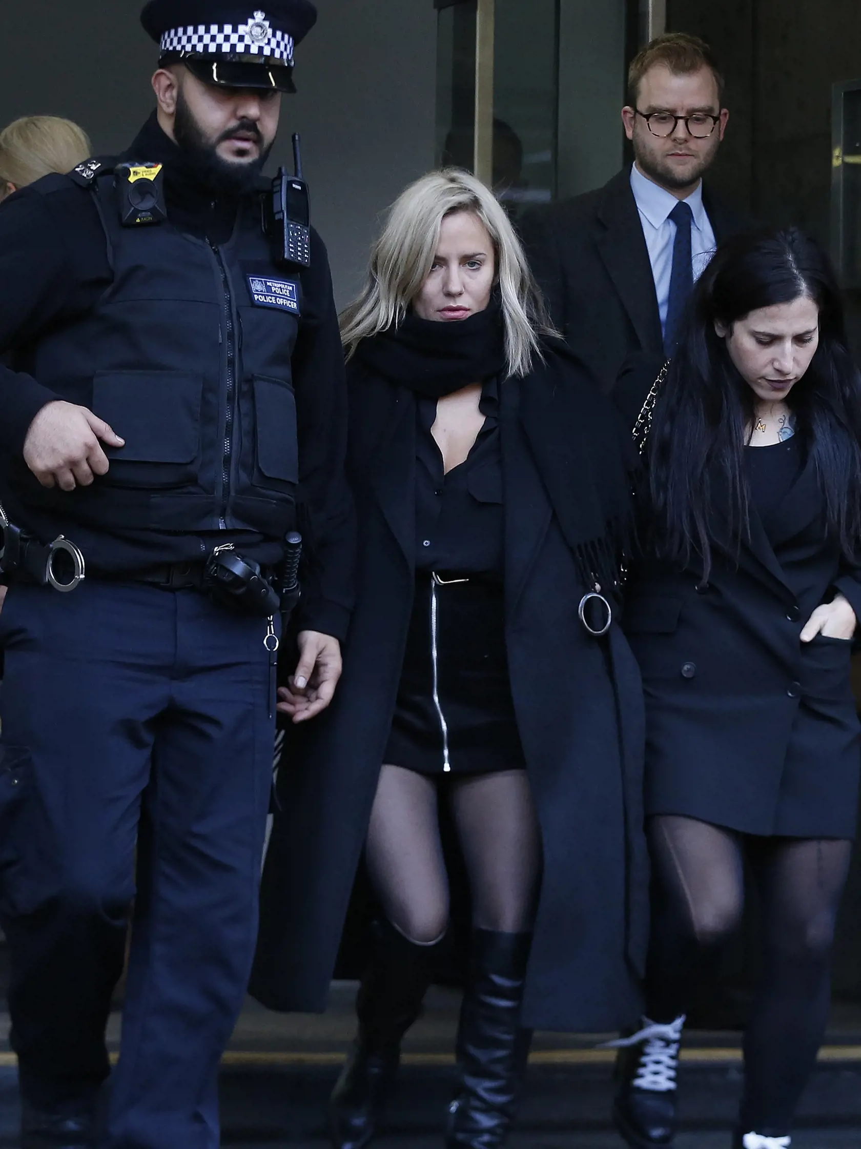 Britská moderátorka Caroline Flack spáchala samovraždu.