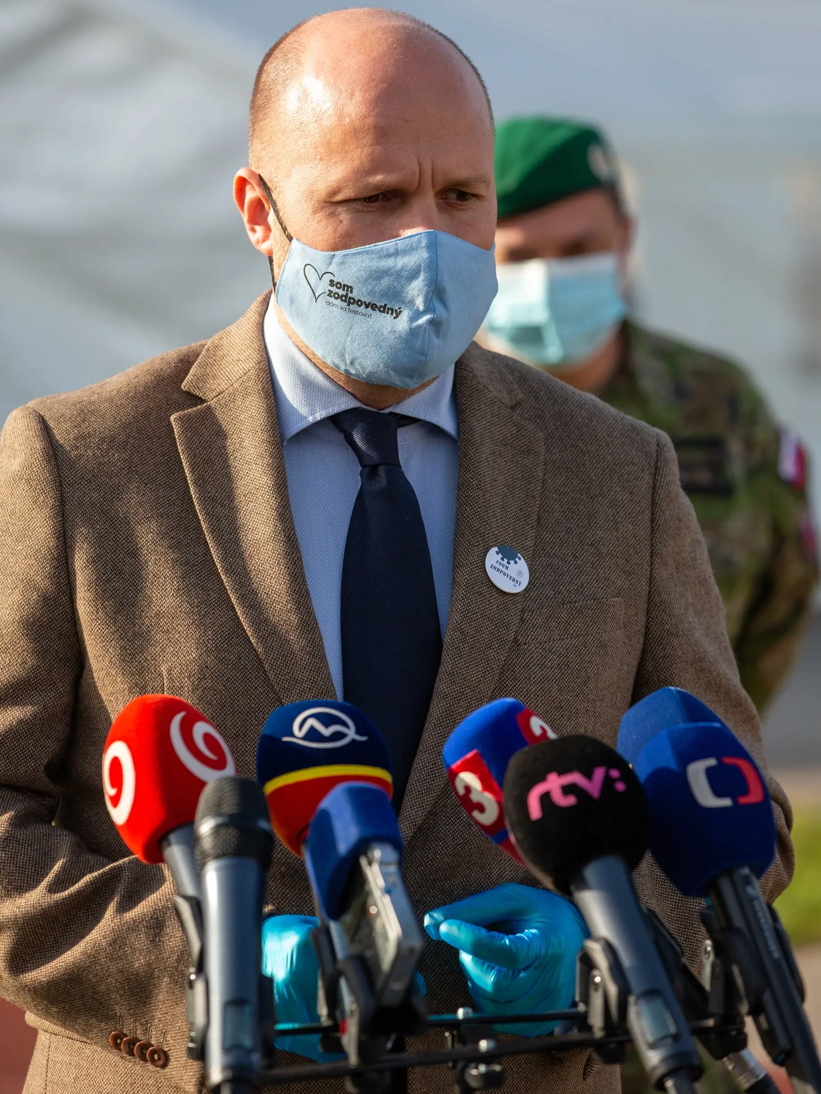 Na snímke je minister obrany Jaroslav Naď počas tlačovej konferencie k prvému dňu testovania na Orave.