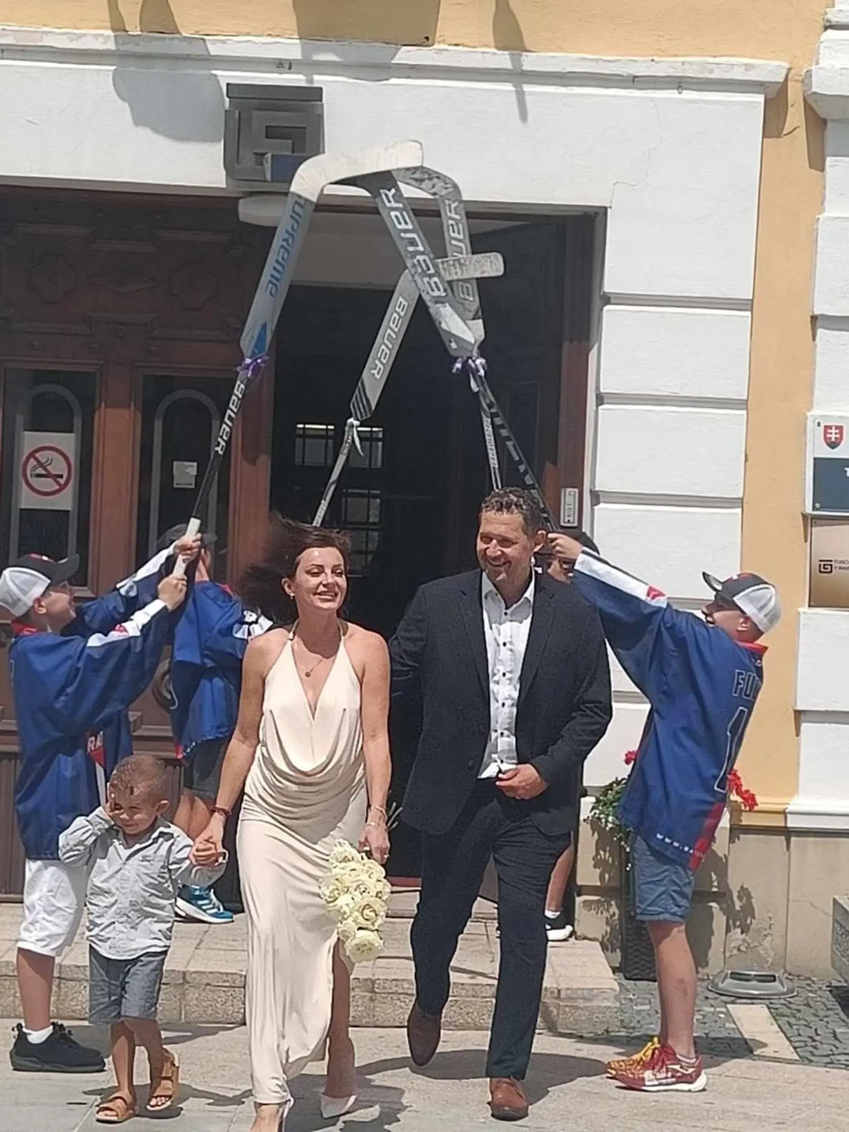 Legendárny hokejový brankár Ján Lašák a jeho krásna priateľka Romana si povedali áno v sobotu 13. júna 2024 v Martine.