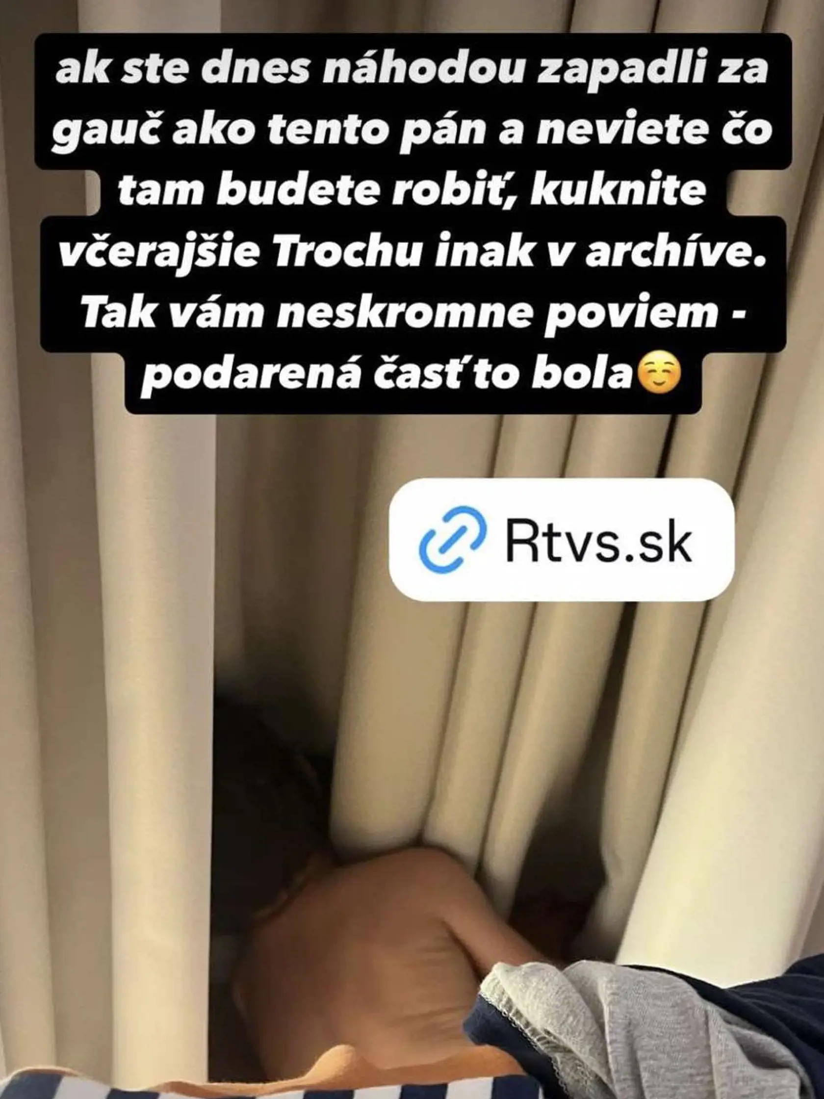 Adela Vinczeová sa pochválila vtipnou fotkou synčeka Maxa za gaučom. 