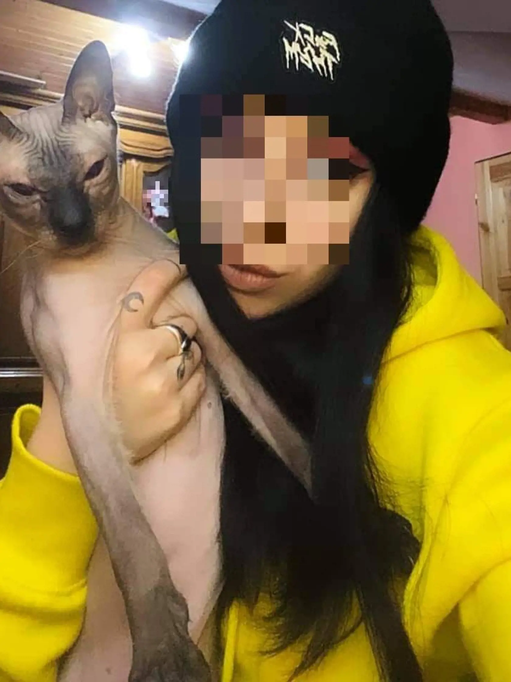 V byte bývala s mladým mužom Šarlota, tú našli mŕtvu.