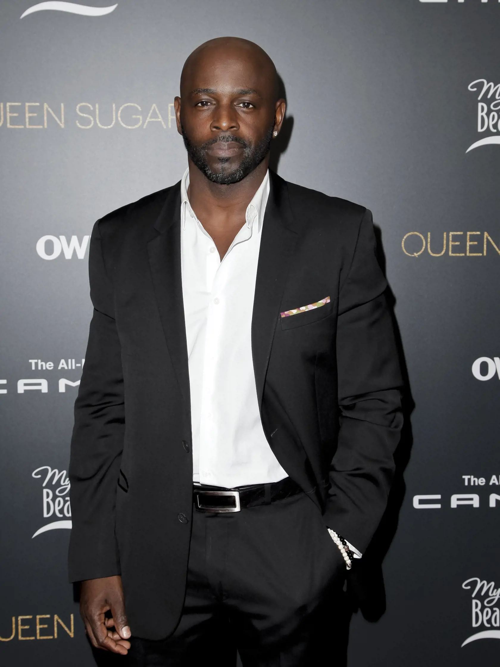 Alimi Ballard (43) sa začal zaujímať o herectvo už na strednej škole. Hral v seriáloch Numbers, Nash Bridges, NCIS, Polícia New York, Kosti... Je ženatý s Dior Raye, s ktorou má dve deti.
