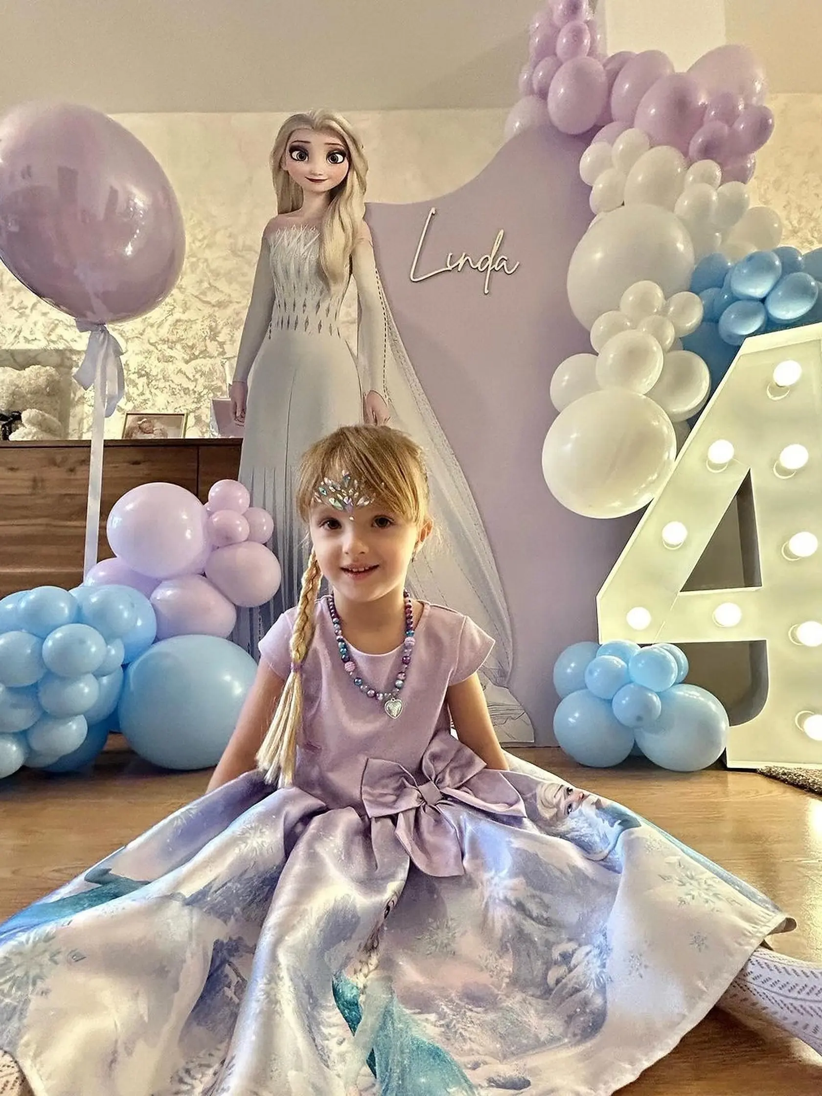 Dcéra Daniely Nízlovej oslávila 4 roky. Otcovi Lobotkovi akoby z oka vypadla.
