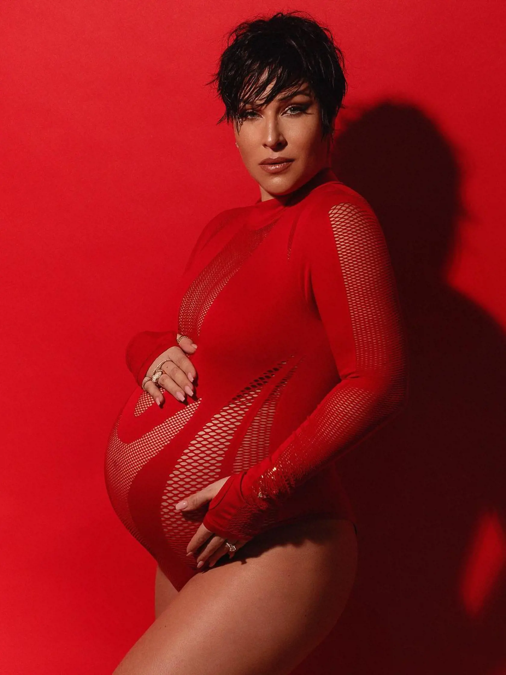 Dominika Cibulková sa kvôli foteniu poriadne zmenila. Fanúšikom pripomína Kris Jenner z klanu Kardashianiek. Čo poviete, pristanú jej krátke tmavé vlasy?