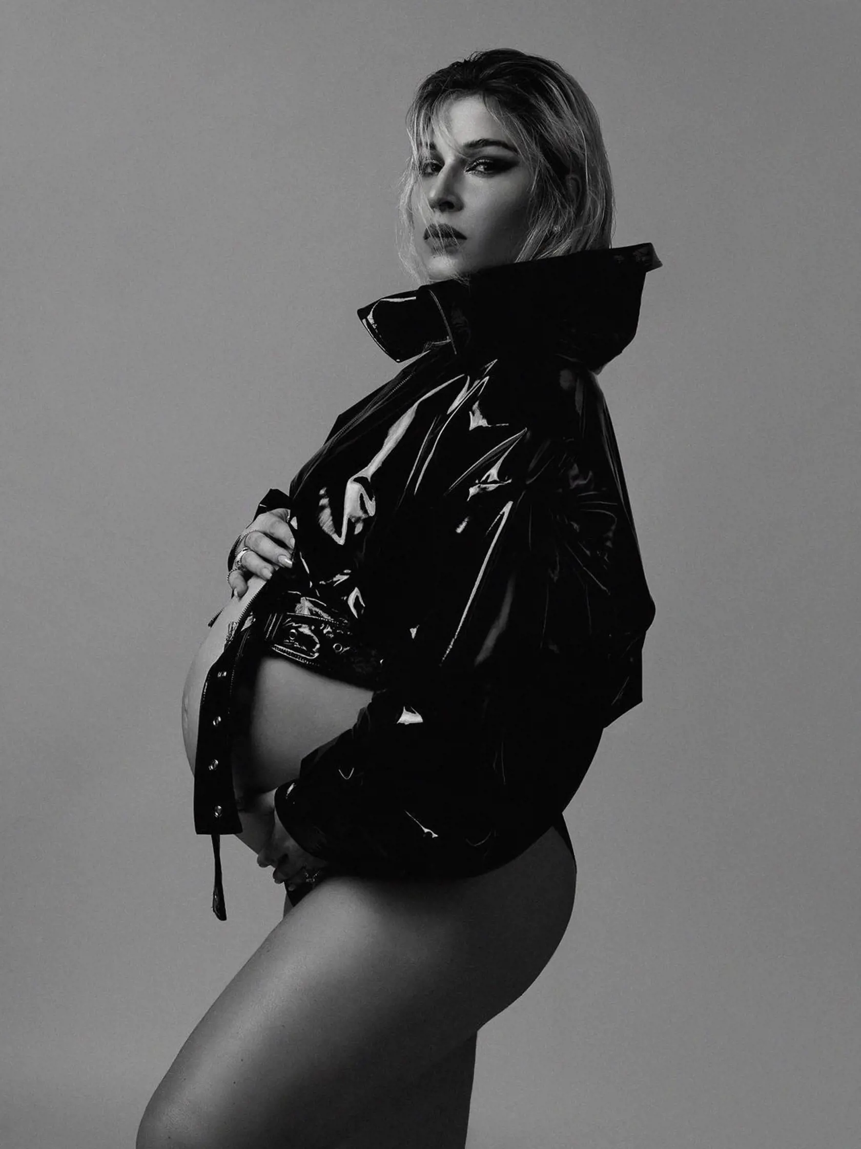 Tentoraz Dominika všetkých odrovnala polonahými aktami, na ktorých jej prsia a intímne partie prekrýval „iba“ latex.