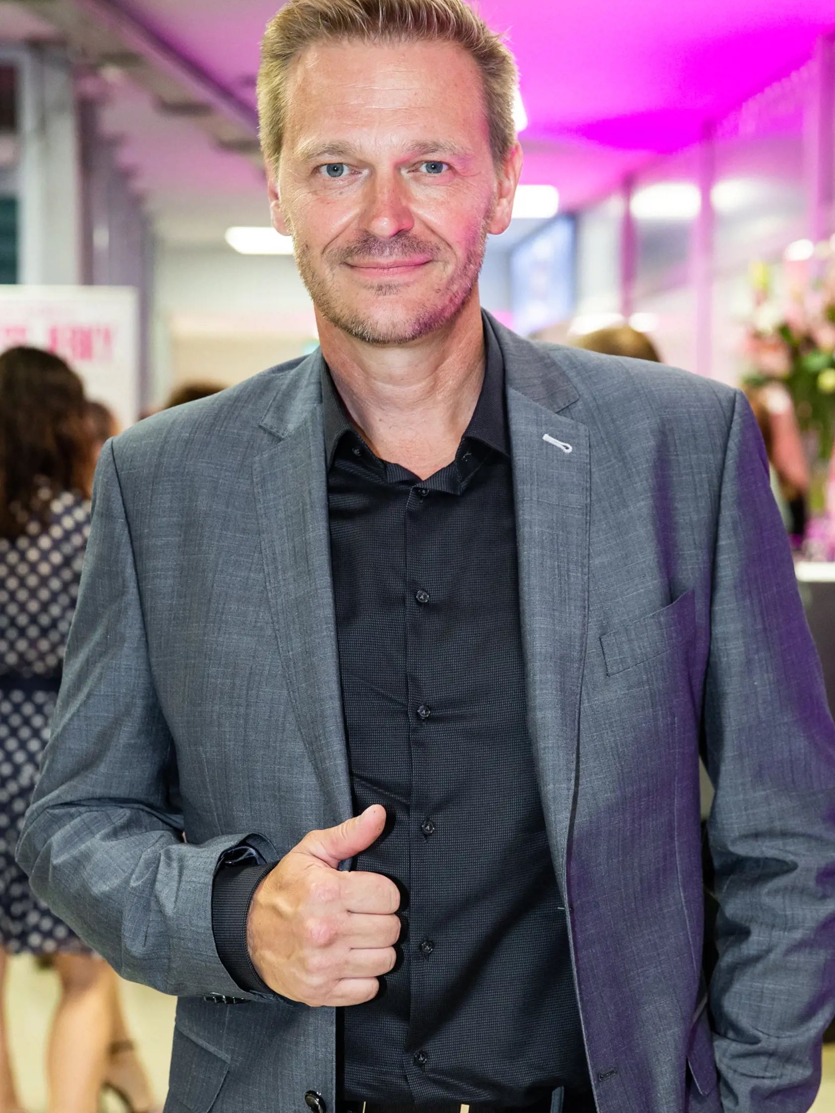 Otvorenie nového butiku v bratislavskej Petržalke za účasti známych osobností. Na snímke Martin Nikodým.