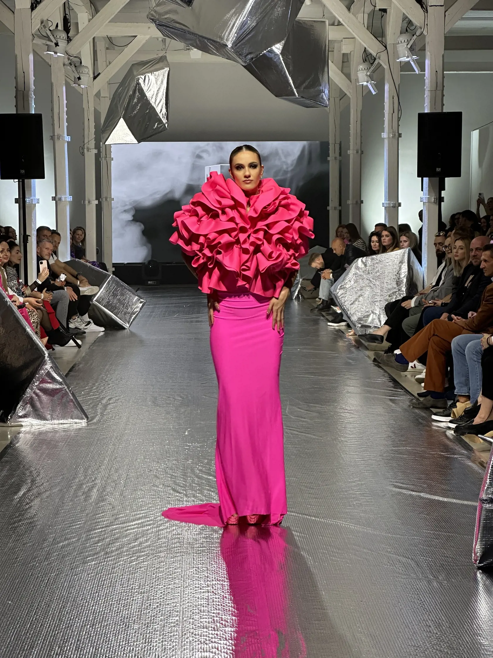 Sama priznala, že má rada čiernu, no outfity osviežila aj ružovou. Takto žiarila MISS Sophia Hrivňáková.