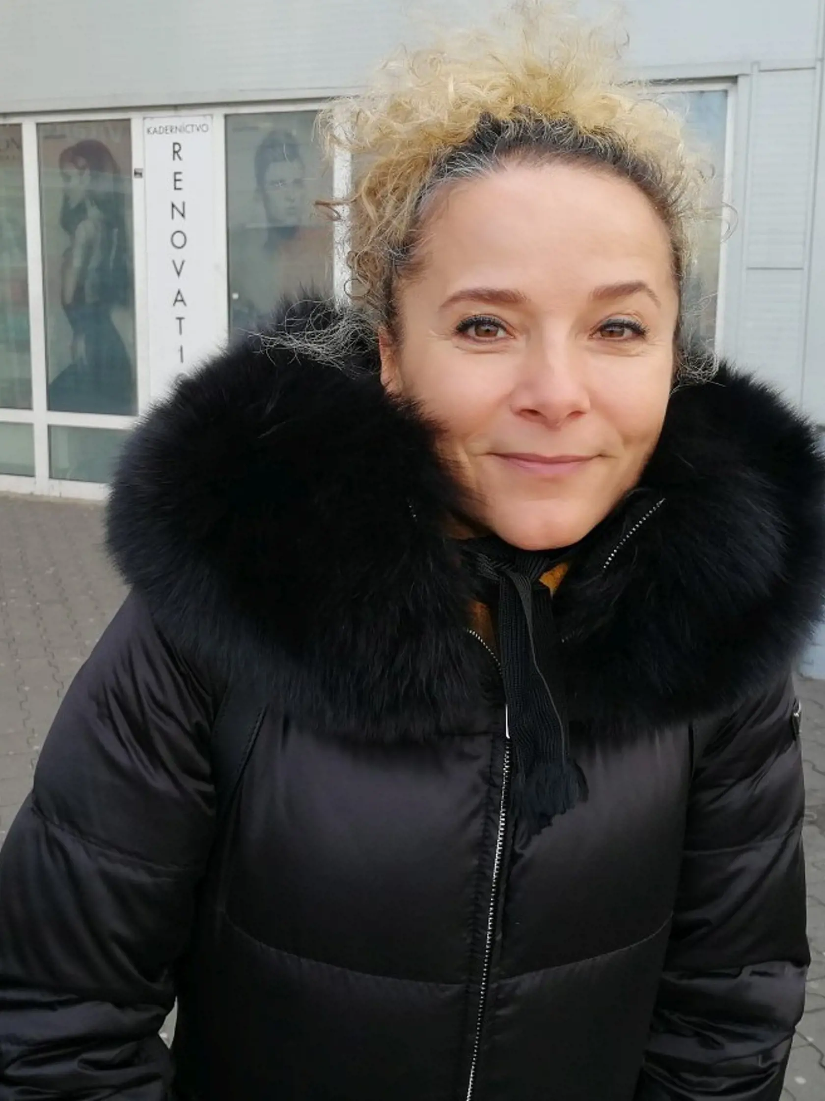 Gabika (36), Bratislava: „Zelenina bola o 10 centov lacnejšia. Ak to treba kúpiť, tak to kúpim, či už to stojí euro, alebo 90 centov. “