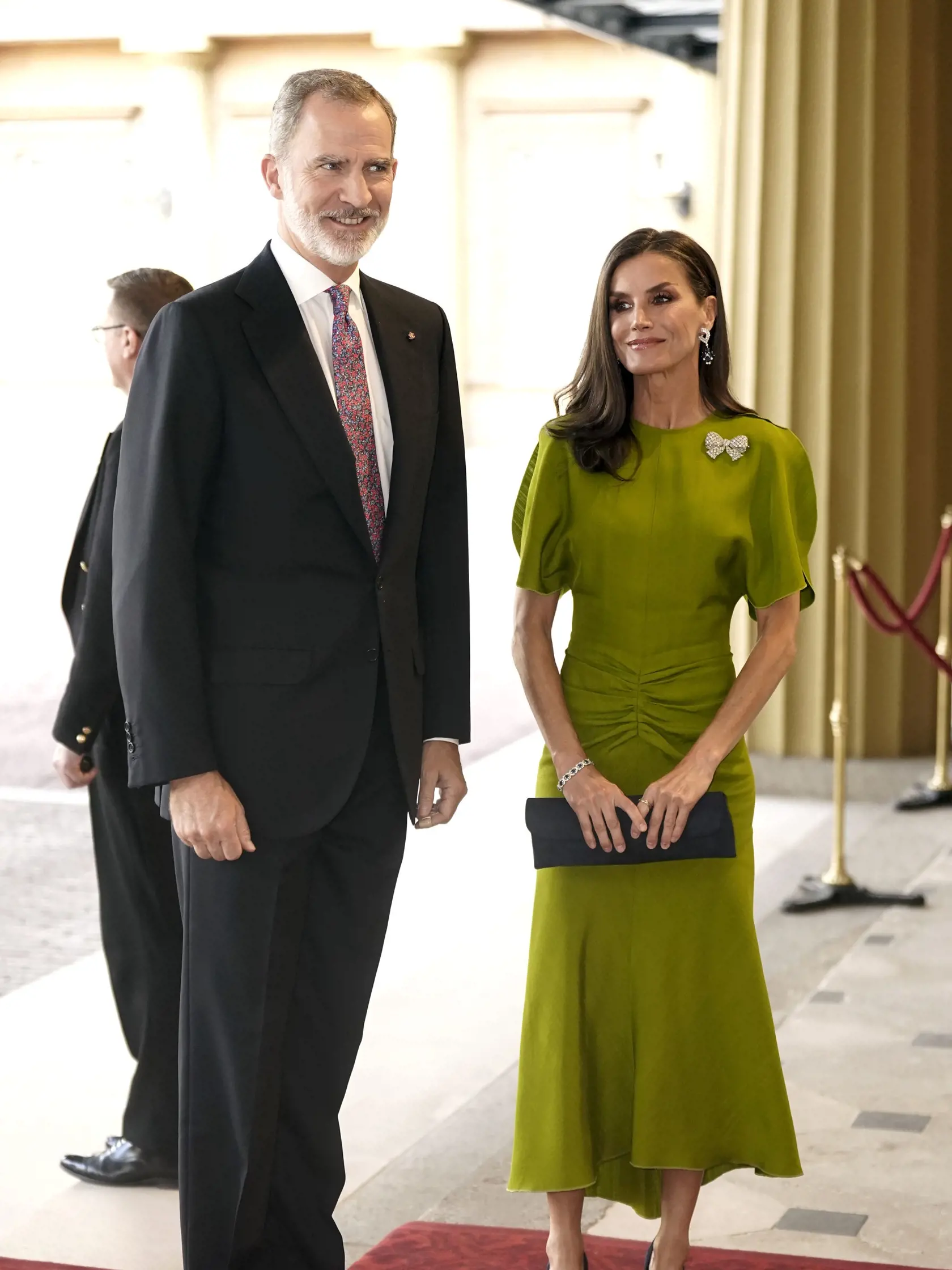 KK49 Londýn - Španielsky kráľ Filip VI. a španielska kráľovná Letizia prichádzajú na recepciu britského kráľa a jeho manželky Kamily pre zahraničných hostí v Londýne 5. mája 2023. Korunovácia Karola III. a Kamily vo Westminsterskom opátstve sa bude konať 6. mája a zúčastnia sa na nej predstavitelia mnohých krajín sveta. FOTO TASR/AP
King Felipe VI and Queen Letizia of Spain arrive for a reception at Buckingham Palace in London Friday May 5, 2023, hosted by King Charles III, for overseas guests a