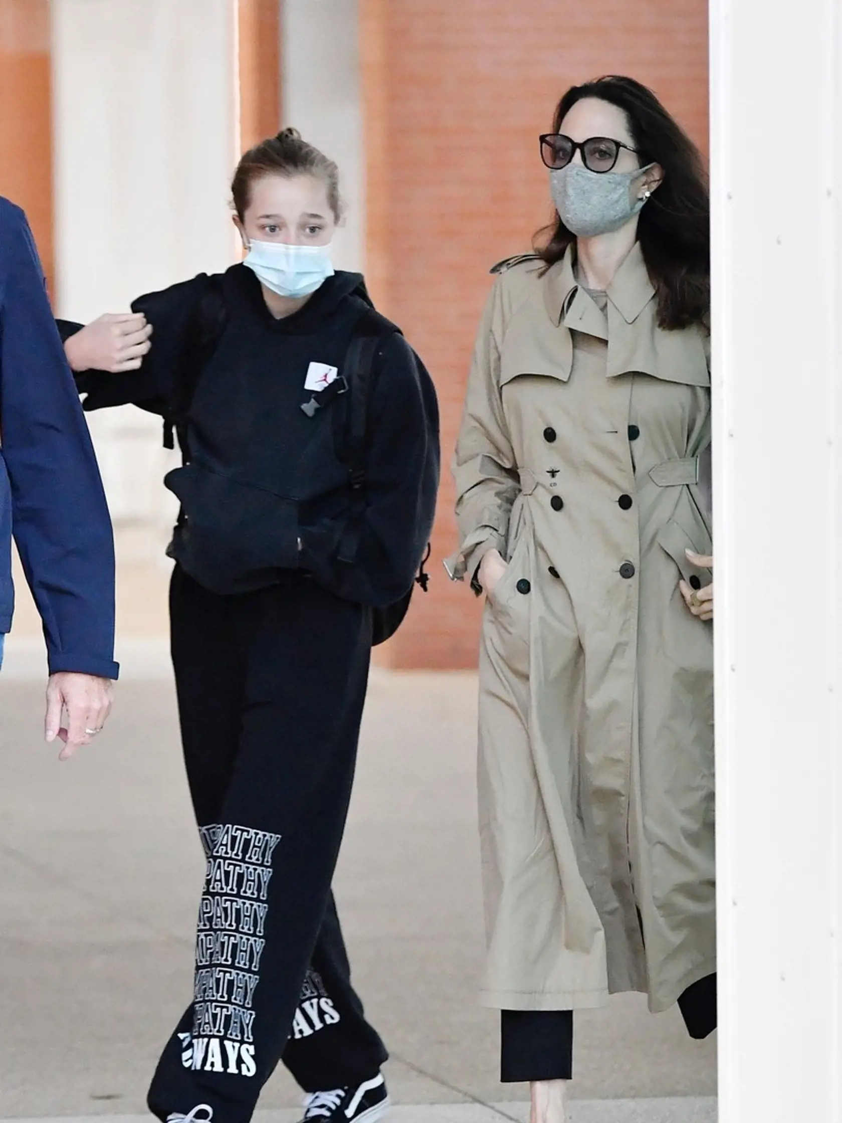 Americká herečka Angelina Jolie s dcérou Shiloh v Benátkach.