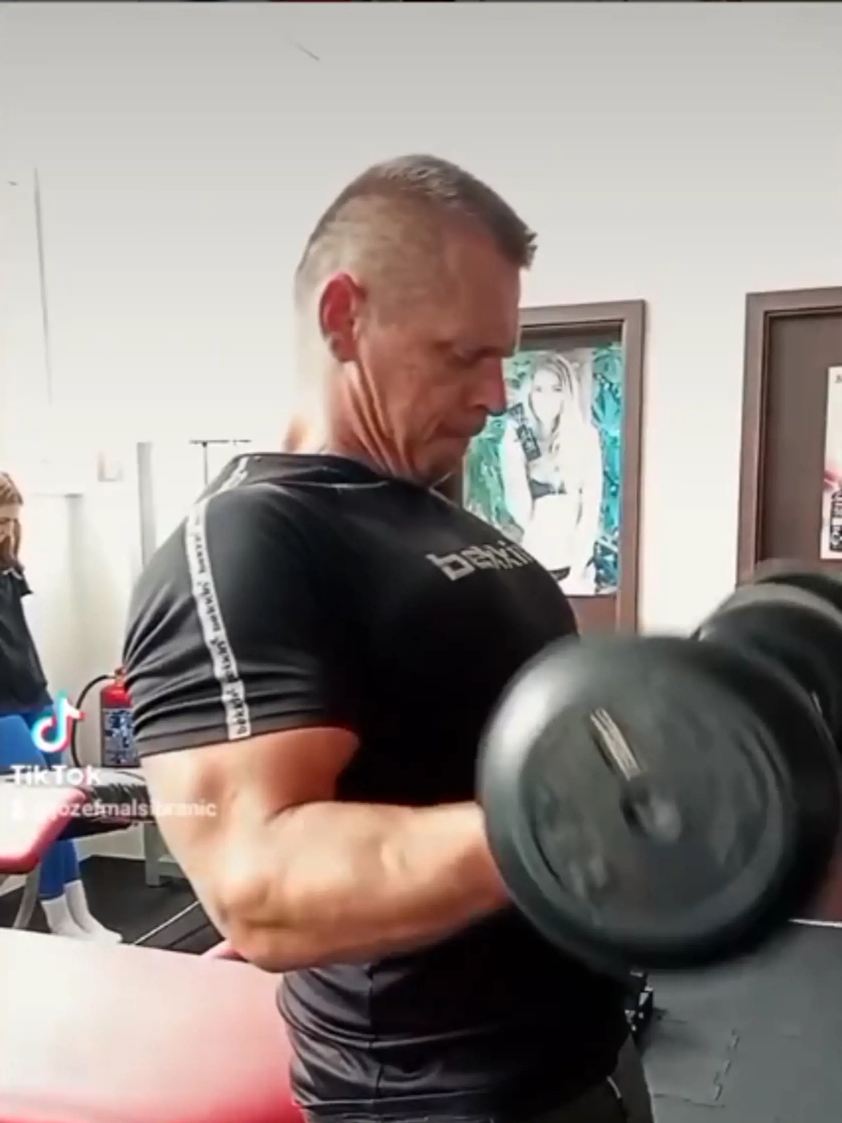 Jožkov „pivný pupok” je preč a zmenil sa na horu svalov!
