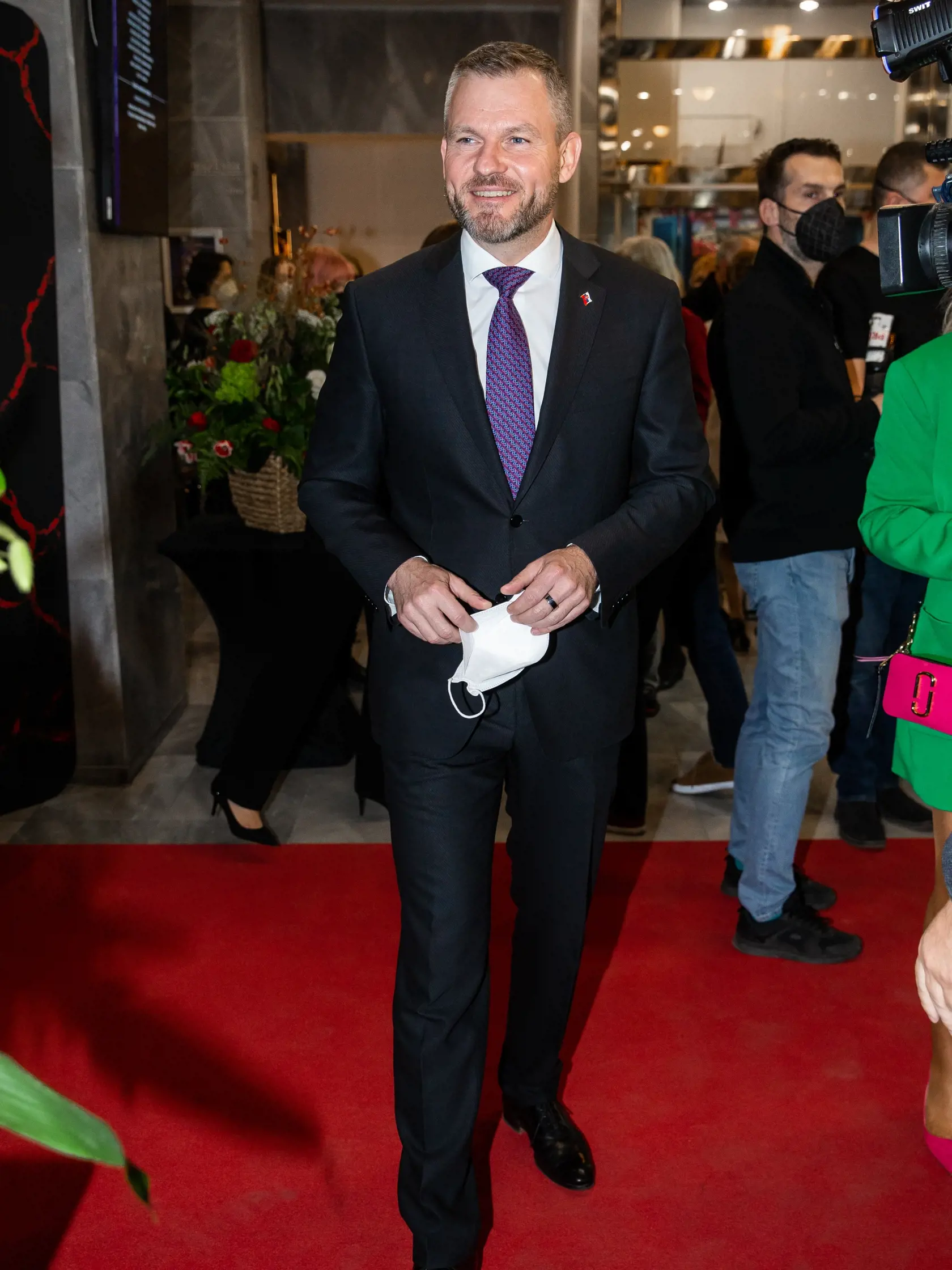 Peter Pellegrini je stále predsedom najpopulárnejšej strany. Robert Fico klesol so Smerom na tretie miesto.