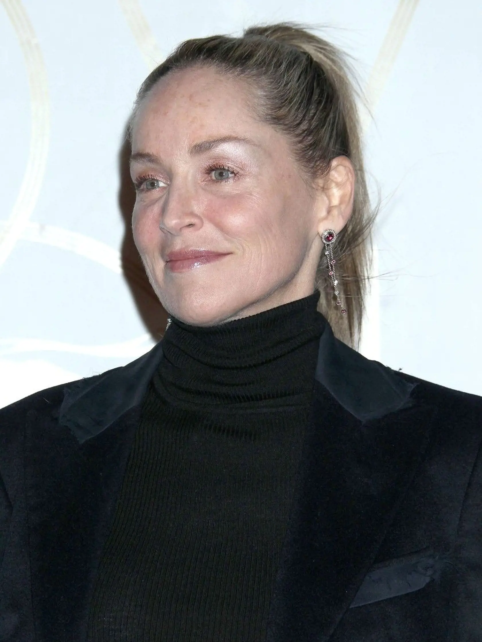 Sharon Stone vrásky ani pigmentové škvrny nerieši.