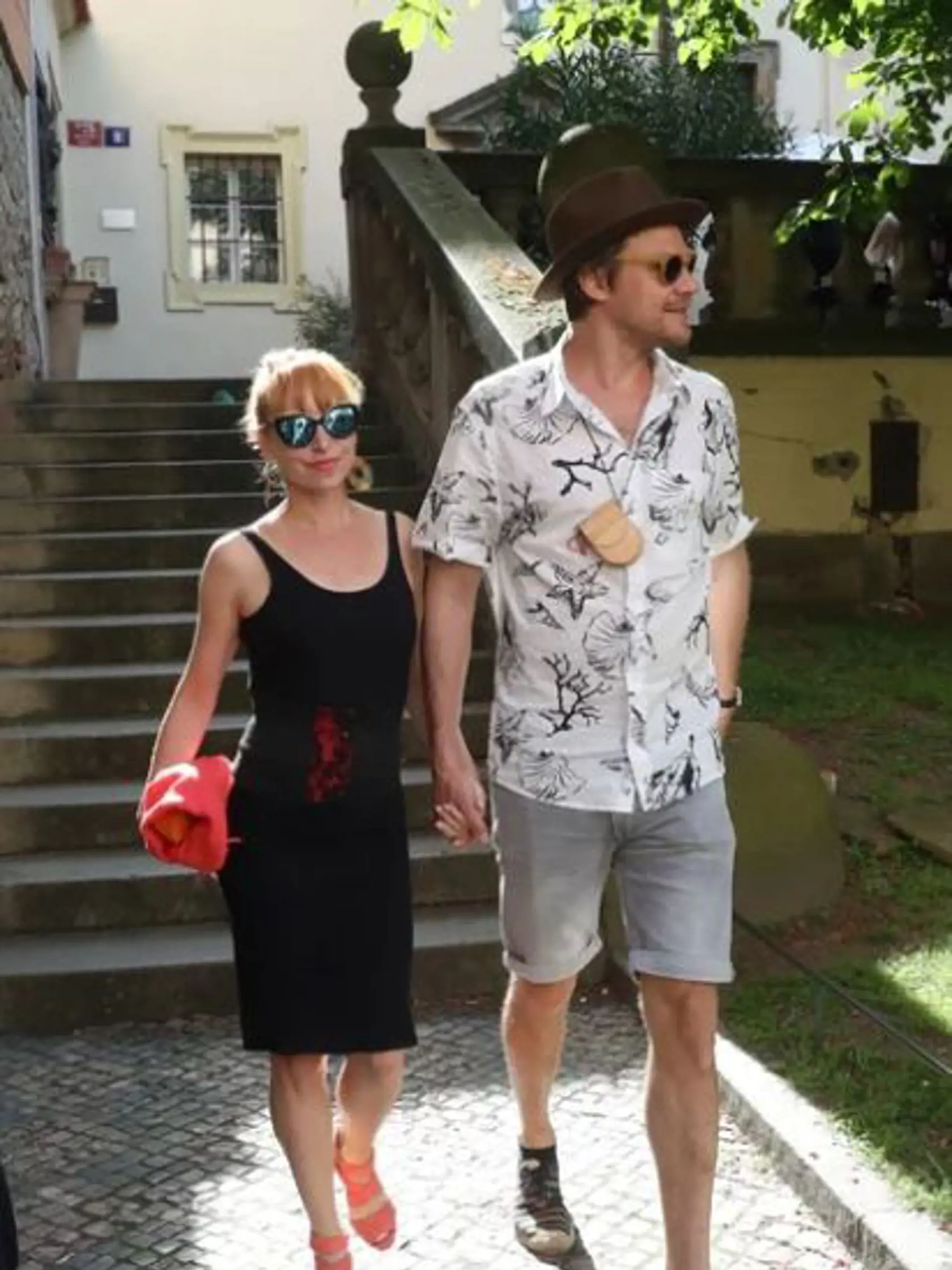 Táňa Dyková s manželom Vojtom nezvolili práve najvhodnejší outfit na pohreb.