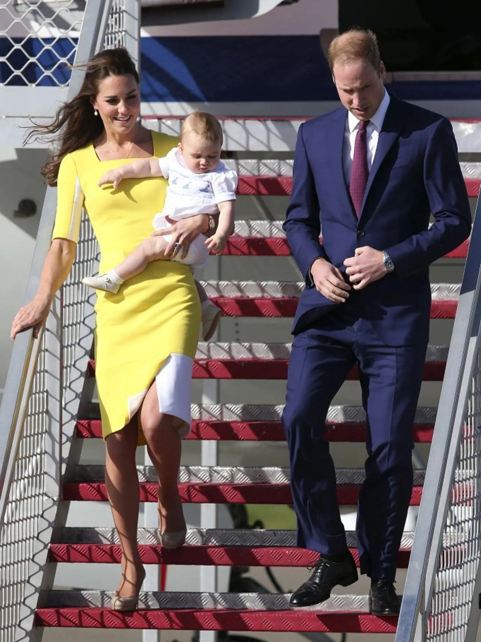 Mladá kráľovská rodina - Kate, William a George.