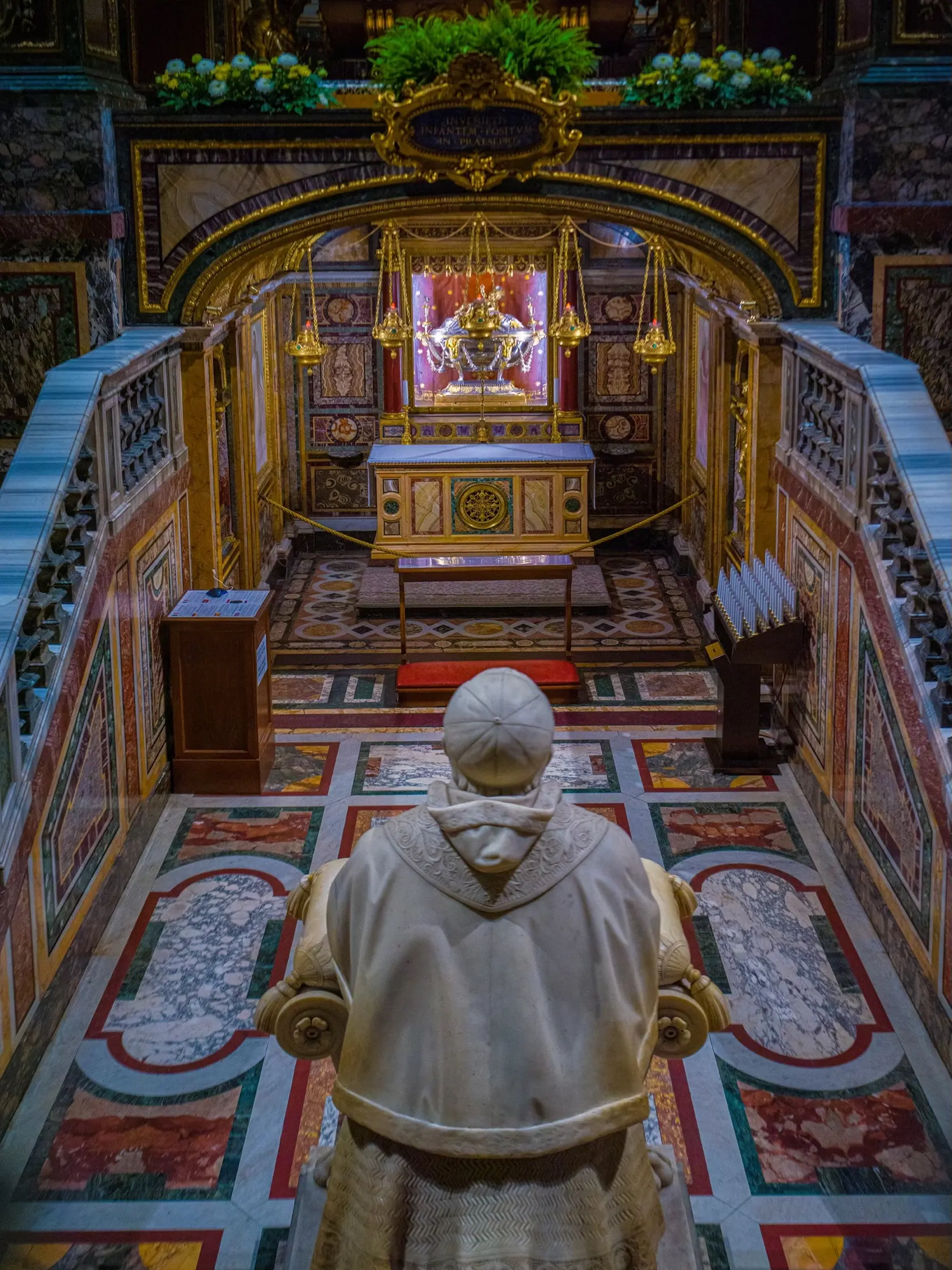 Bazilika Santa Maria Maggiore - Bazilika Panny Márie Väčšej - je miestom posledného odpočinku pápeža Františka. Vo vnútri je zakázané fotiť, pred dvomi týždňami na špeciálne povolenie, zachytil interiér významný slovenský fotograf, Prešovčan Jano Štovka.