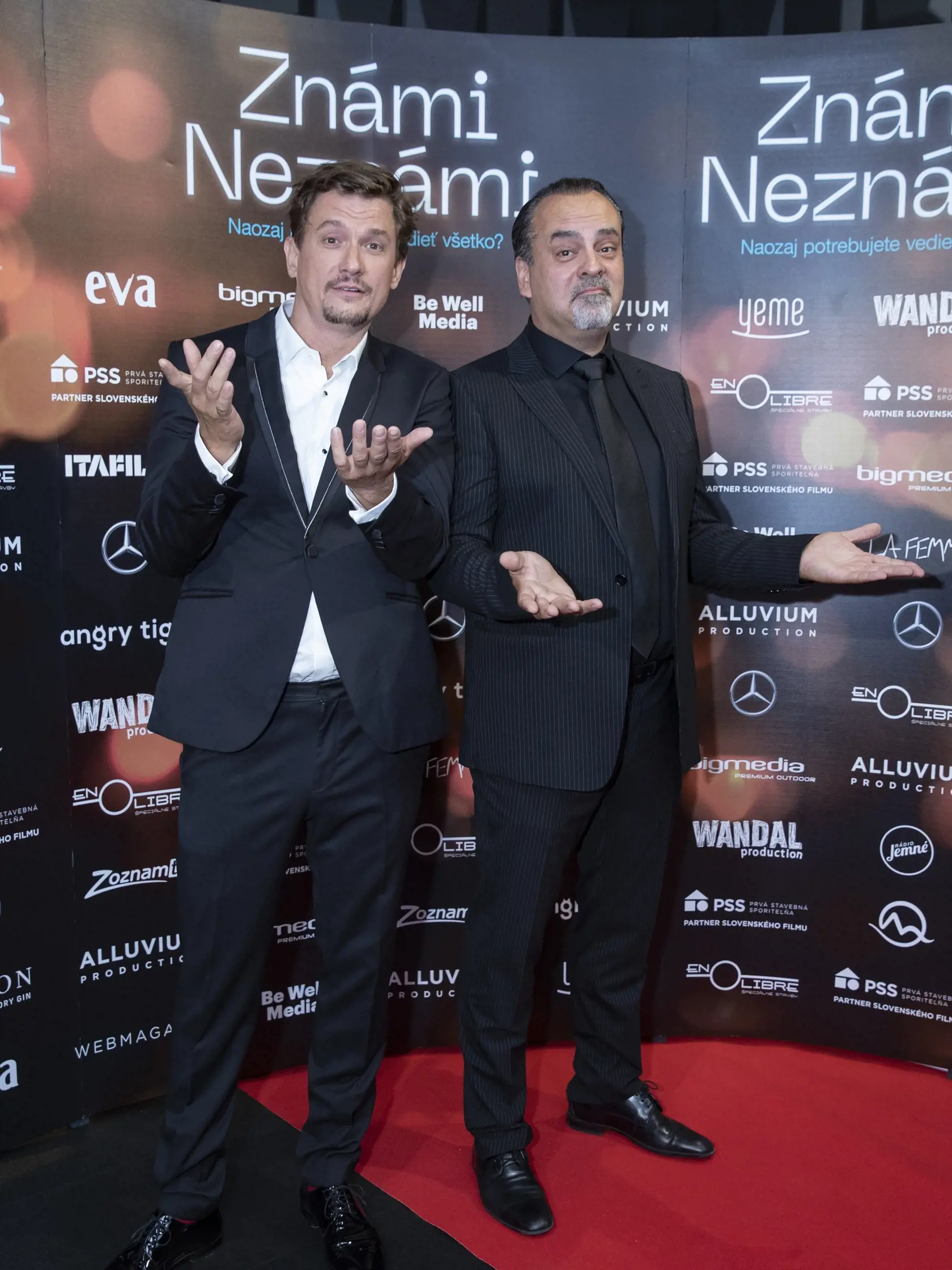 Premiéra filmu Známi Neznámi v bratislavskom Bory Mall. Na snímke zľava je Tomáš Mněcháček a Sväťo Malachovský.