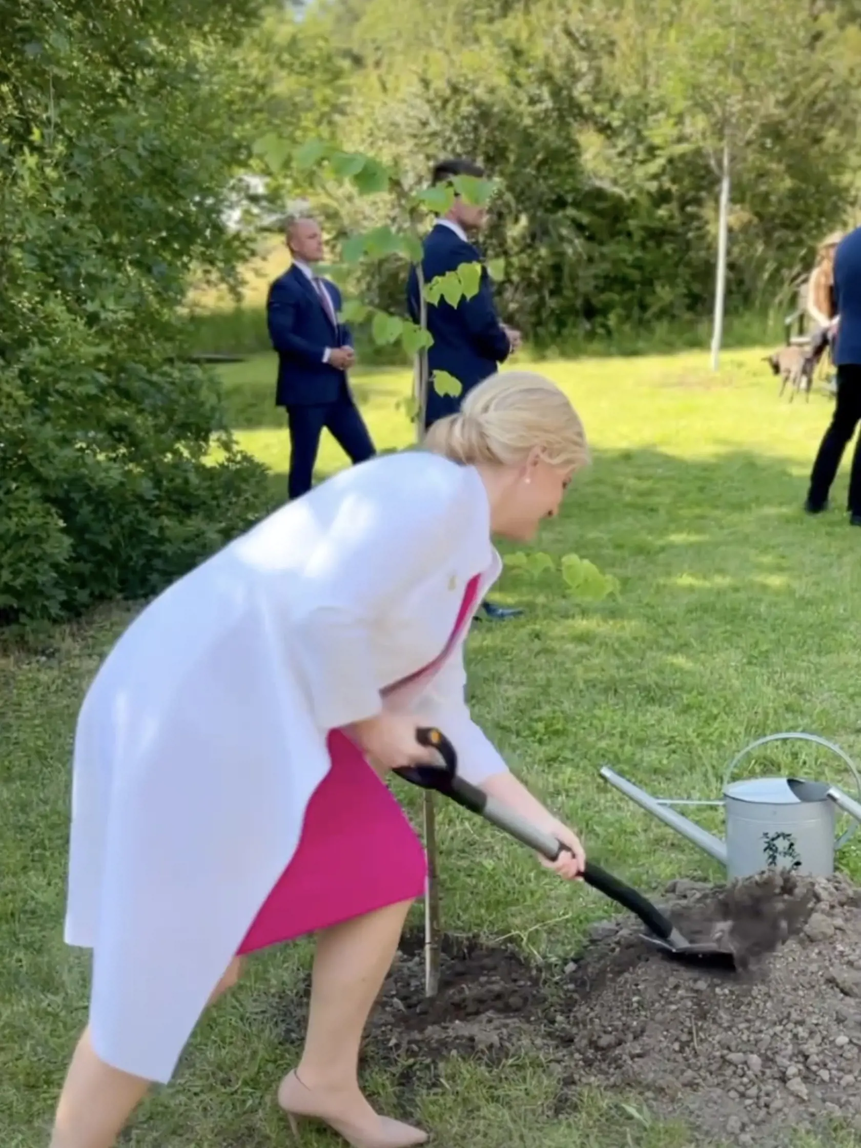 Botanická záhrada hl. m. Prahy rozširuje svoj projekt Korene osobností a Chodník osobností. Medzi stromy významných osobností z radov vedcov, štátnikov, mysliteľov, umelcov, športovcov, ale tiež vojnových veteránov novo pribudol aj národný strom Slovenskej republiky – lipa srdcovitá.