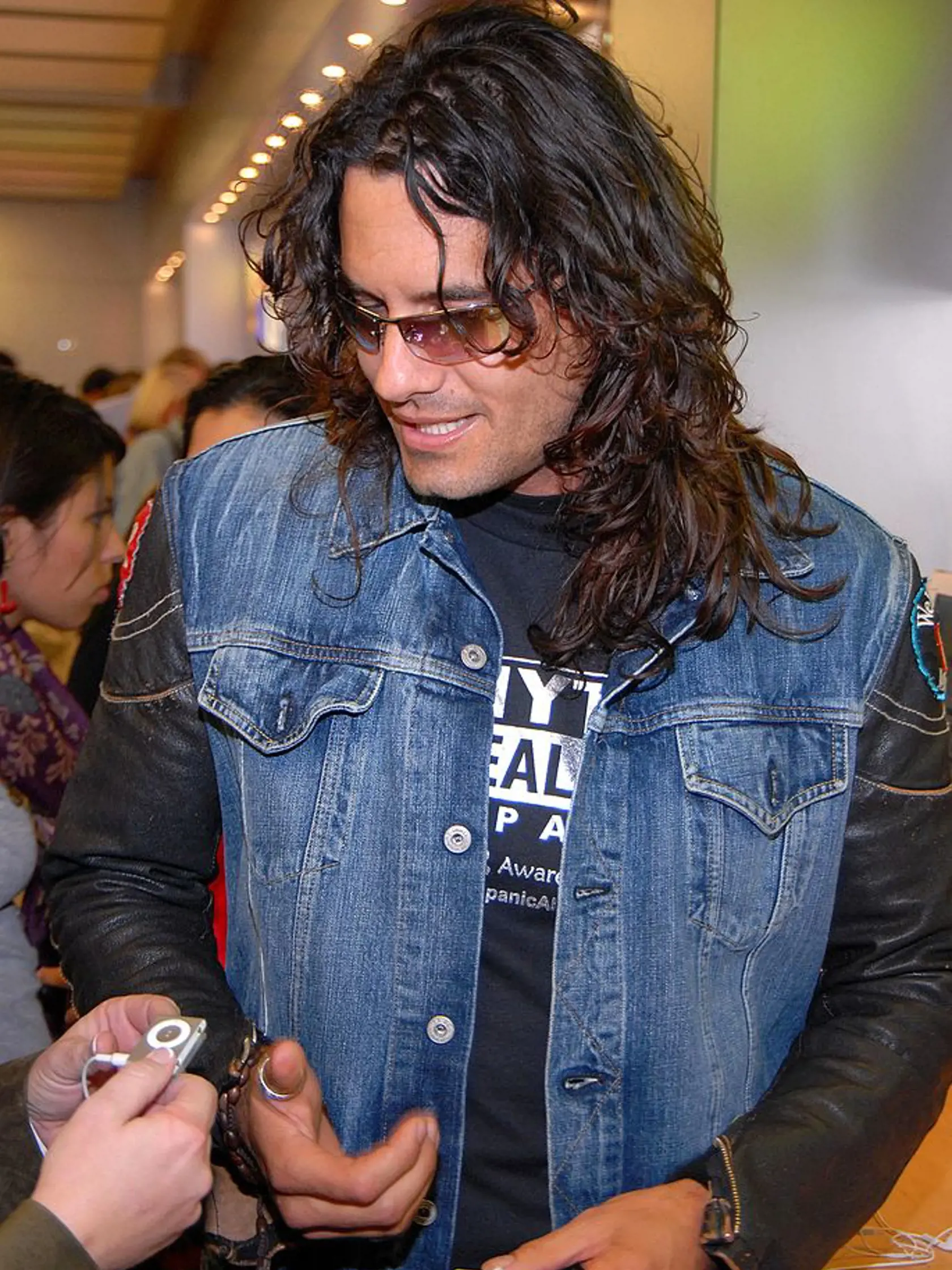 NEW YORK - NOVEMBER 01:  Actor Mario Cimarro checks out the latest Apple products during the Apple launch of iTunes Latino at the Apple Fifth Avenue Store on November 1, 2006 in New York City.  (Photo by Rob Loud/Getty Images)