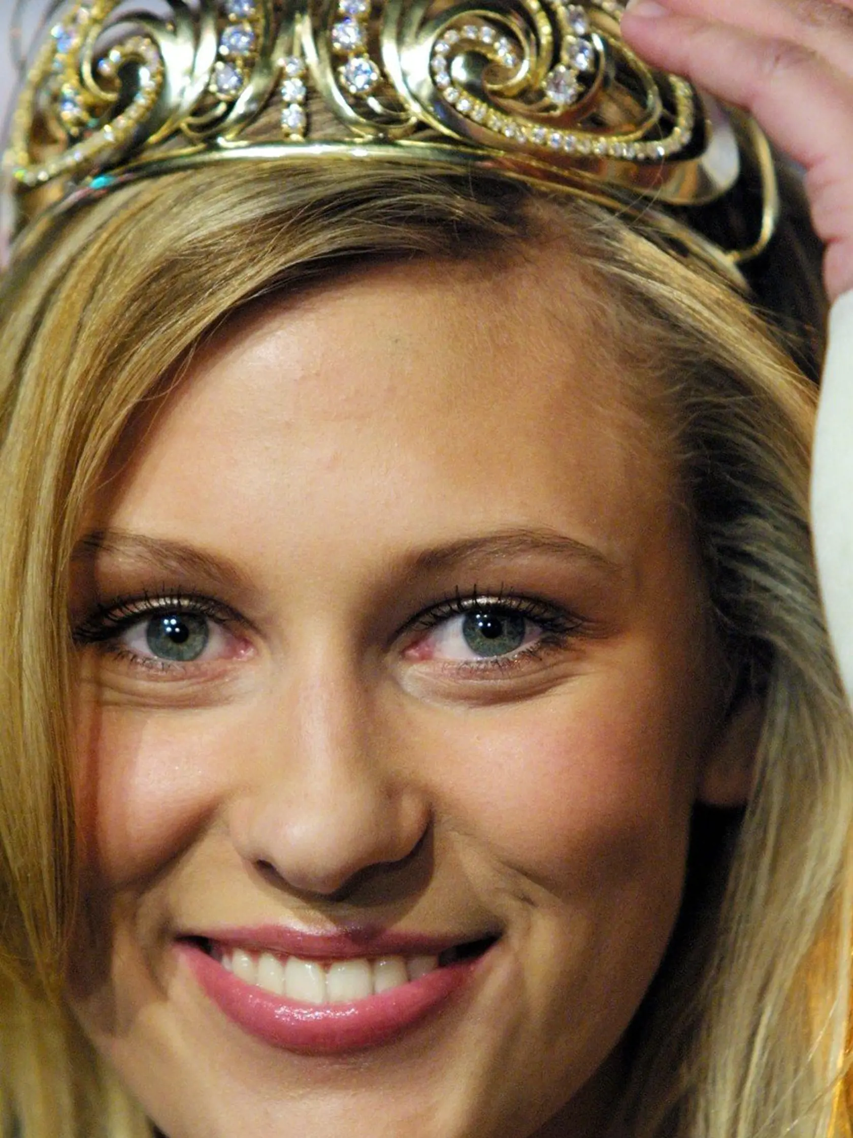 10. Kateřina Průšová (35) - Miss ČR 2002: Je zakladateľkou a riaditeľkou detskej talentovej súťaže pre deti a desať rokov sa venuje produkcii. Niekoľko rokov tajila vzťah s podnikateľom Michalom Gaubom (49), ktorého majetok sa odhaduje na desiatky miliónov českých korún.