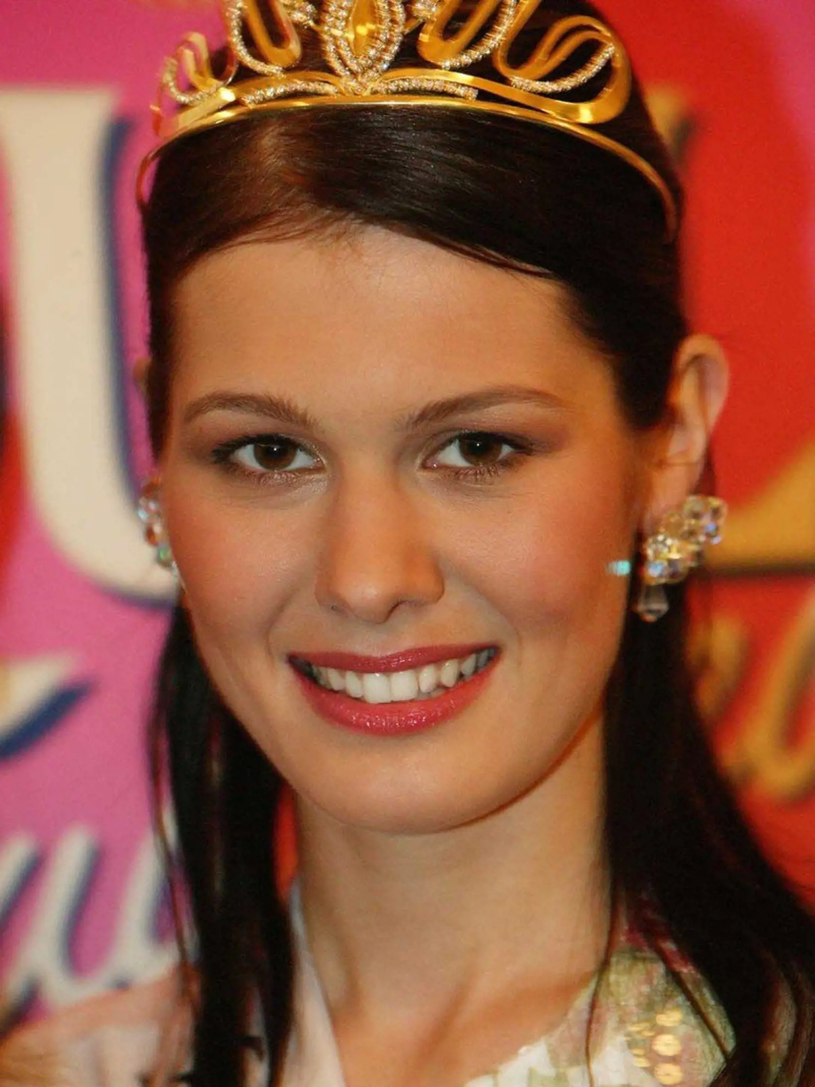 14. Jana Doleželová (37) - Miss ČR 2004: Hovorí sa o nej, že je najkrajšou lekárničkou v Prahe - piaty rok pôsobí v manažmente siete lekární. Je v zastupiteľstve mesta Říčany za hnutie Pokojné mesto a príležitostne moderuje. Stará sa o takmer dvojročnú dcéru Verunku.